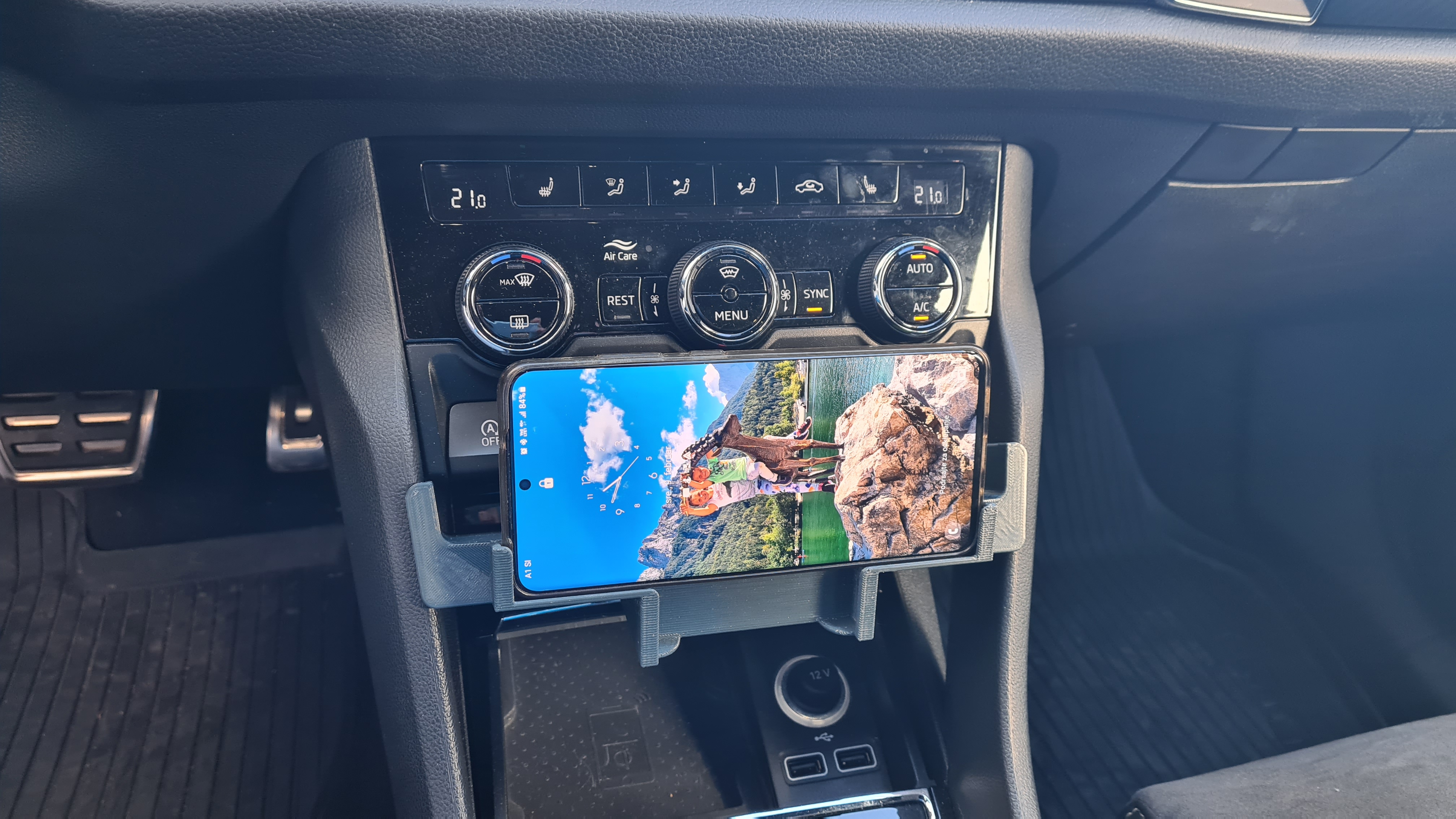 Škoda Kodiaq_Karoq phone stand by Wilko_SLO Download free STL model