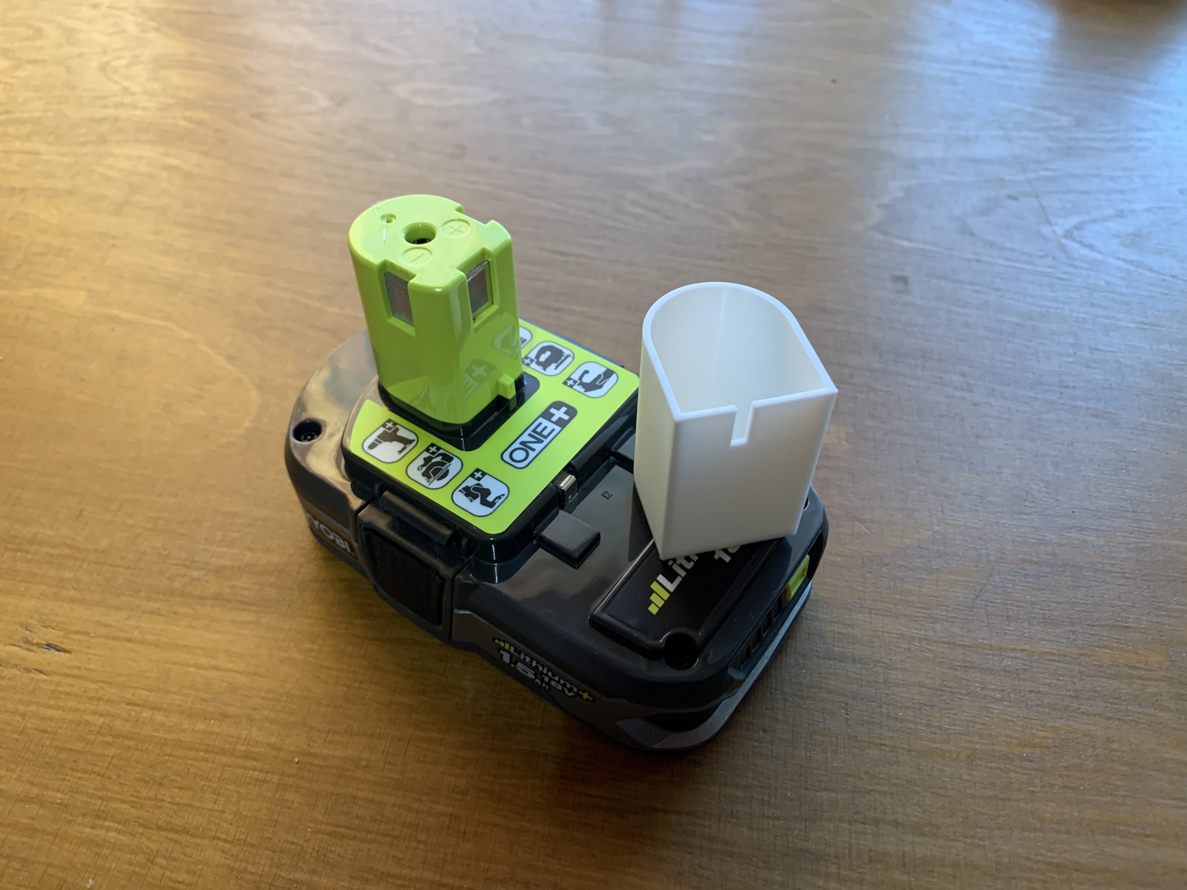 Miniatura 2 do modelo 3D Ryobi One+ battery cap