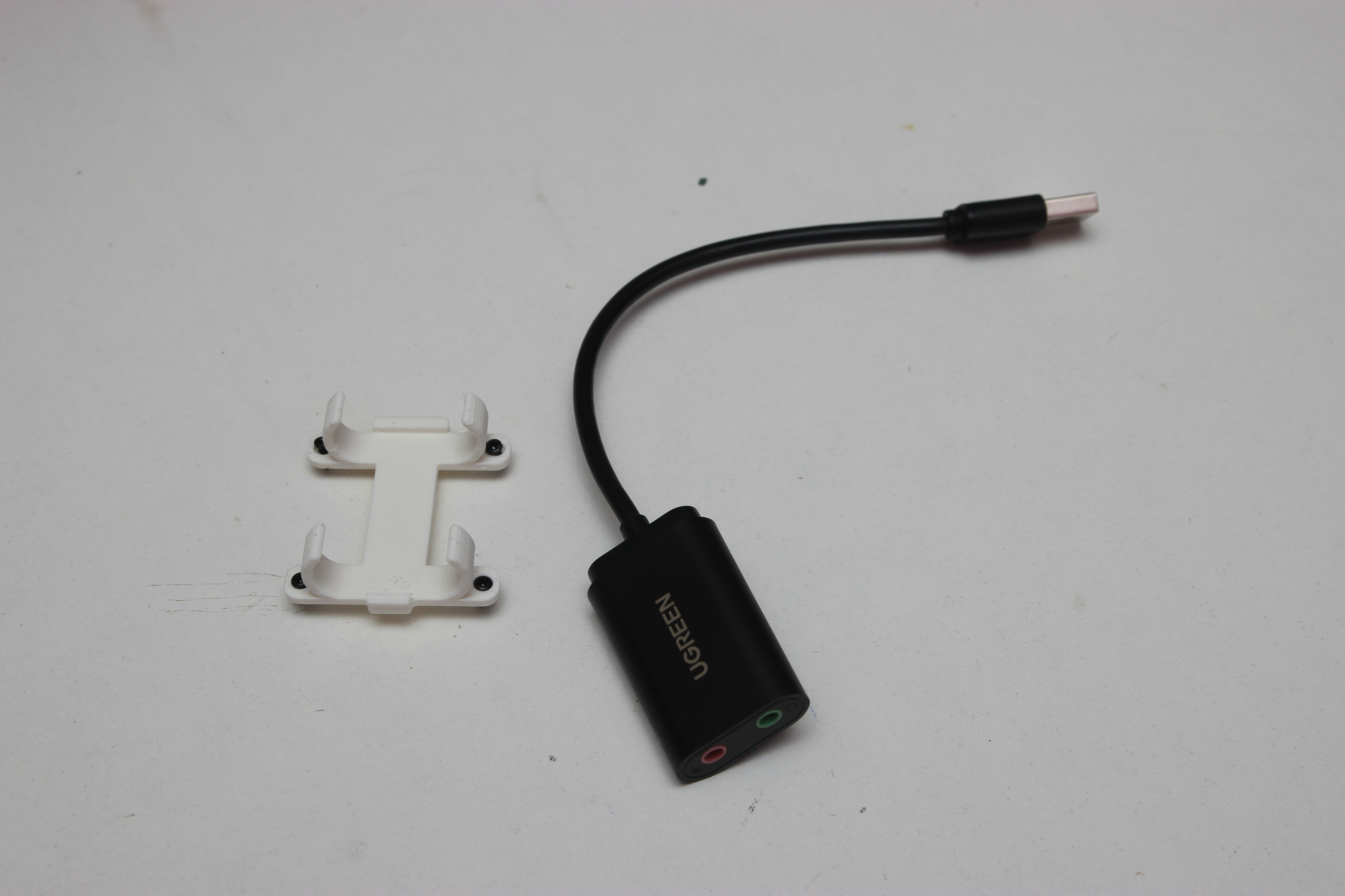 Ugreen USB soundcard table mount
