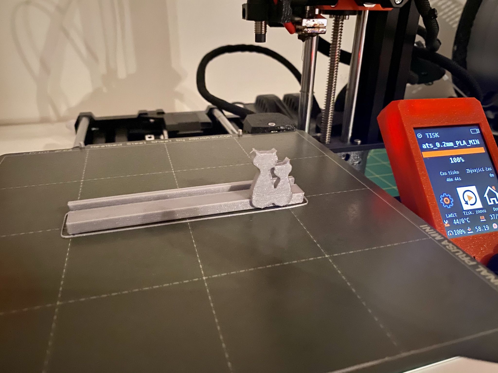 Minimalistic photo stand