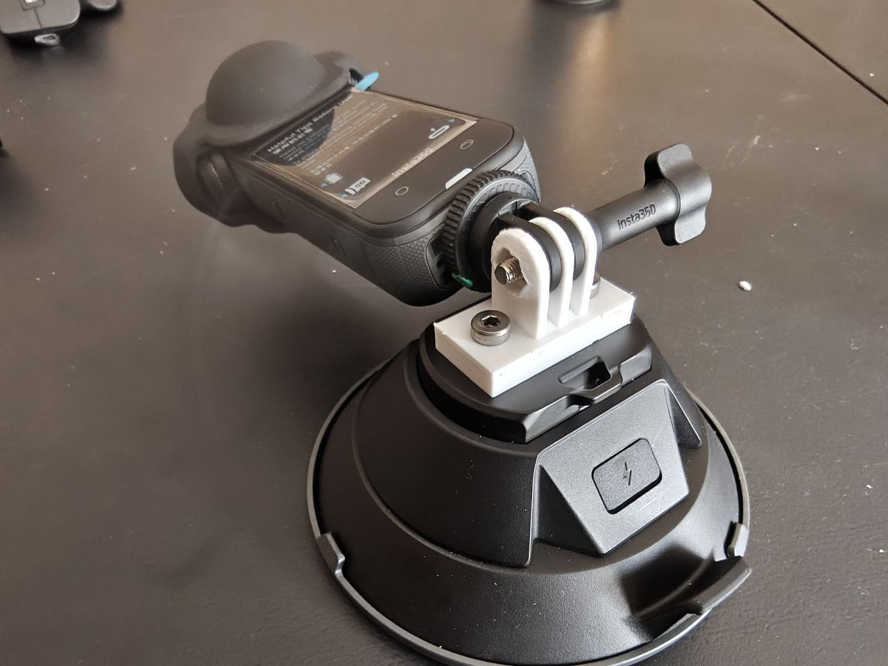 Insta360 Electric suction cup mount simple holder
