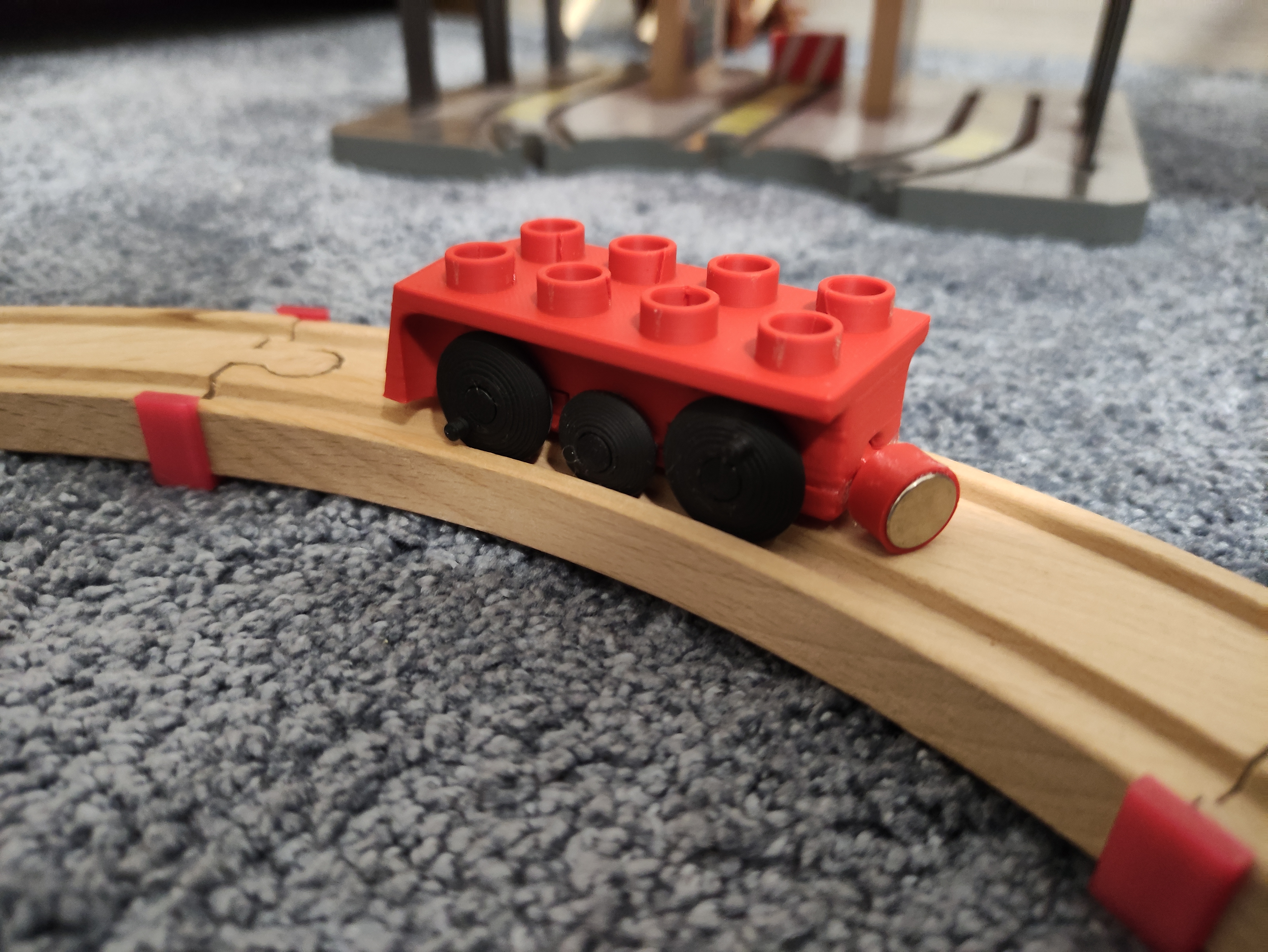 Duplo wood train base — miniatura 3