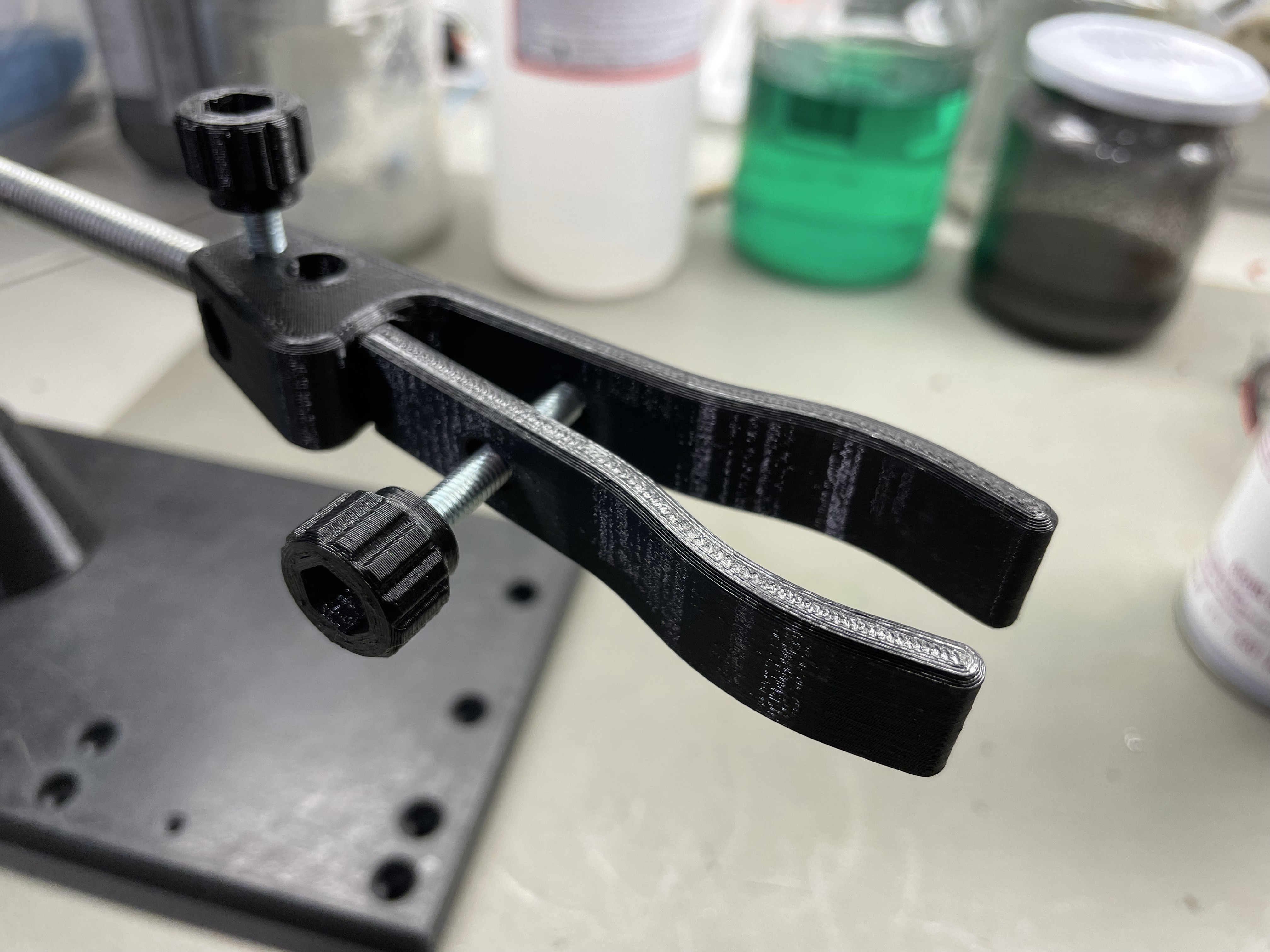 Miniatura 2 do modelo 3D Adjustable Lab Stand with Clamp