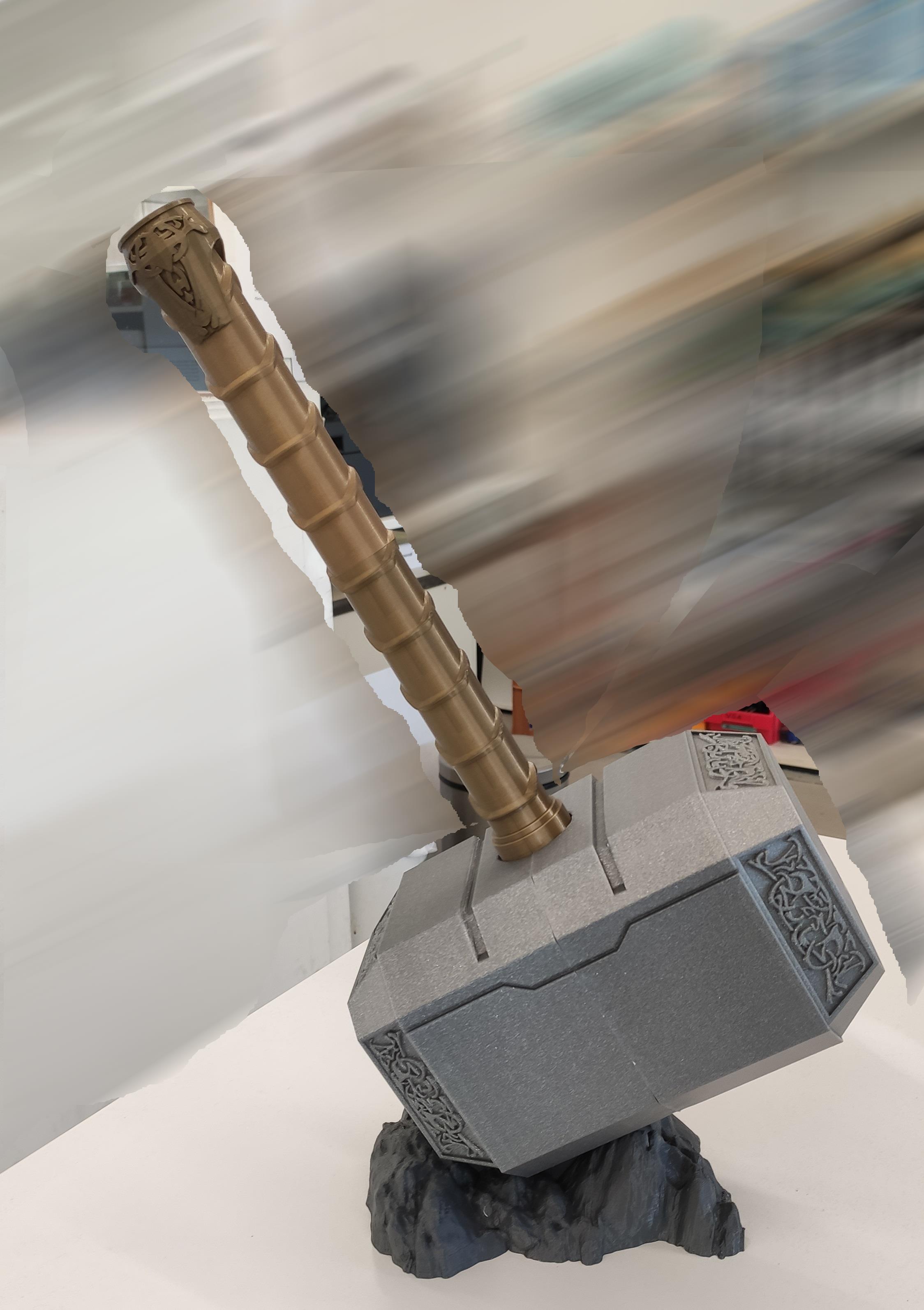 Thors Hammer Molnjir Life Size with better handle and stand par 3D