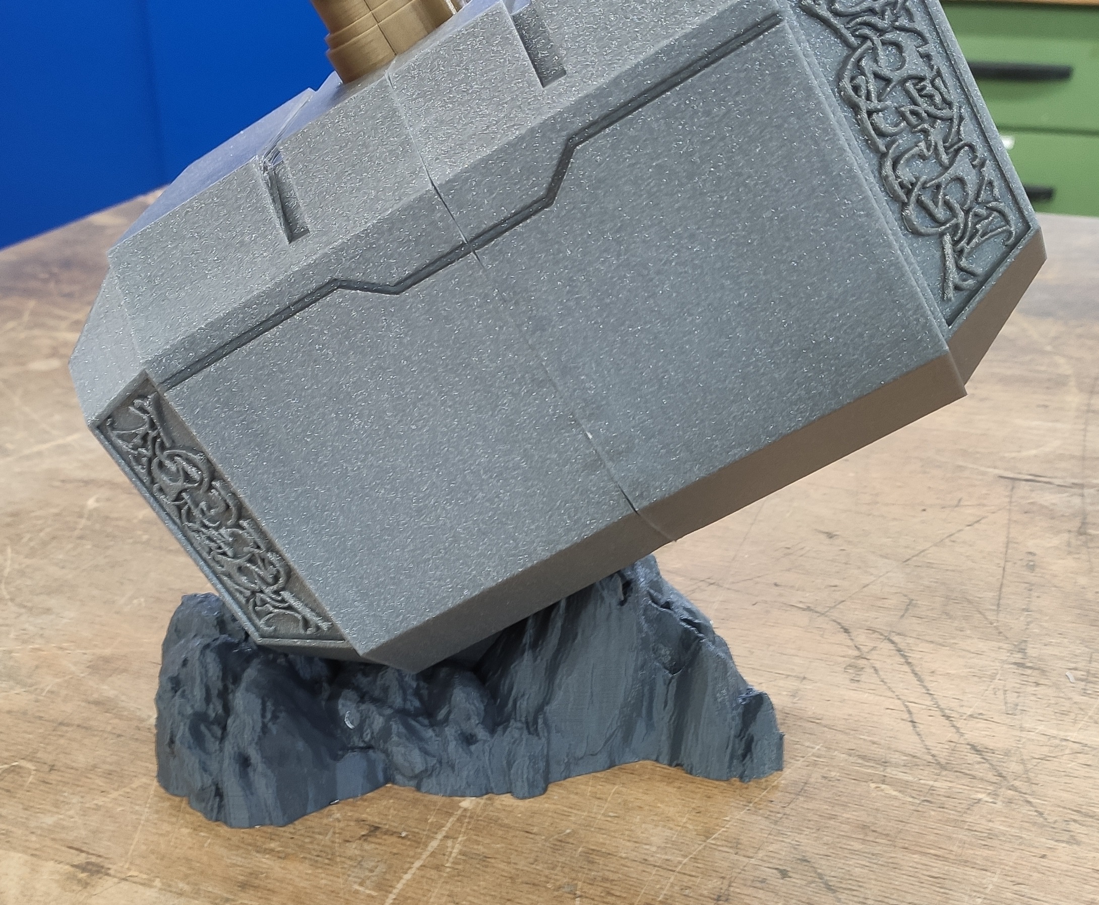 Thors Hammer Molnjir Life Size with better handle and stand