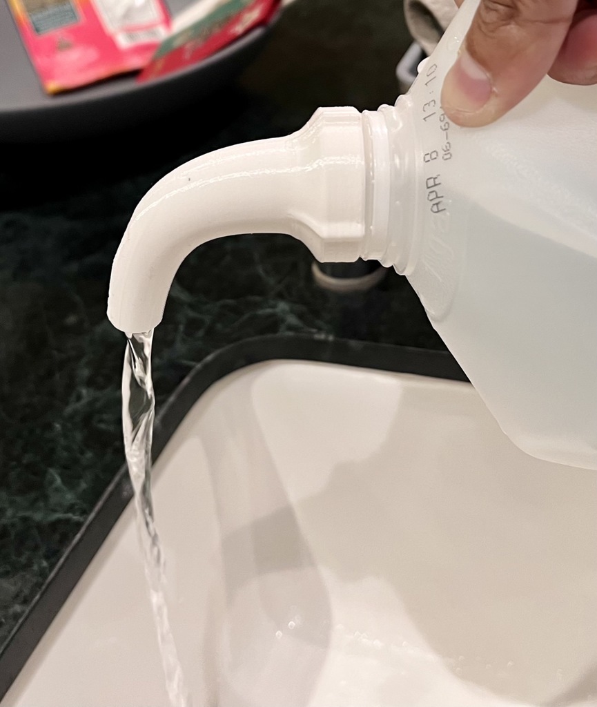 Gallon Jug Spout by Marc Liyanage Download free STL model