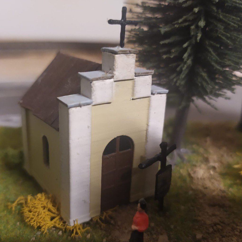 Village chapel H0 scale