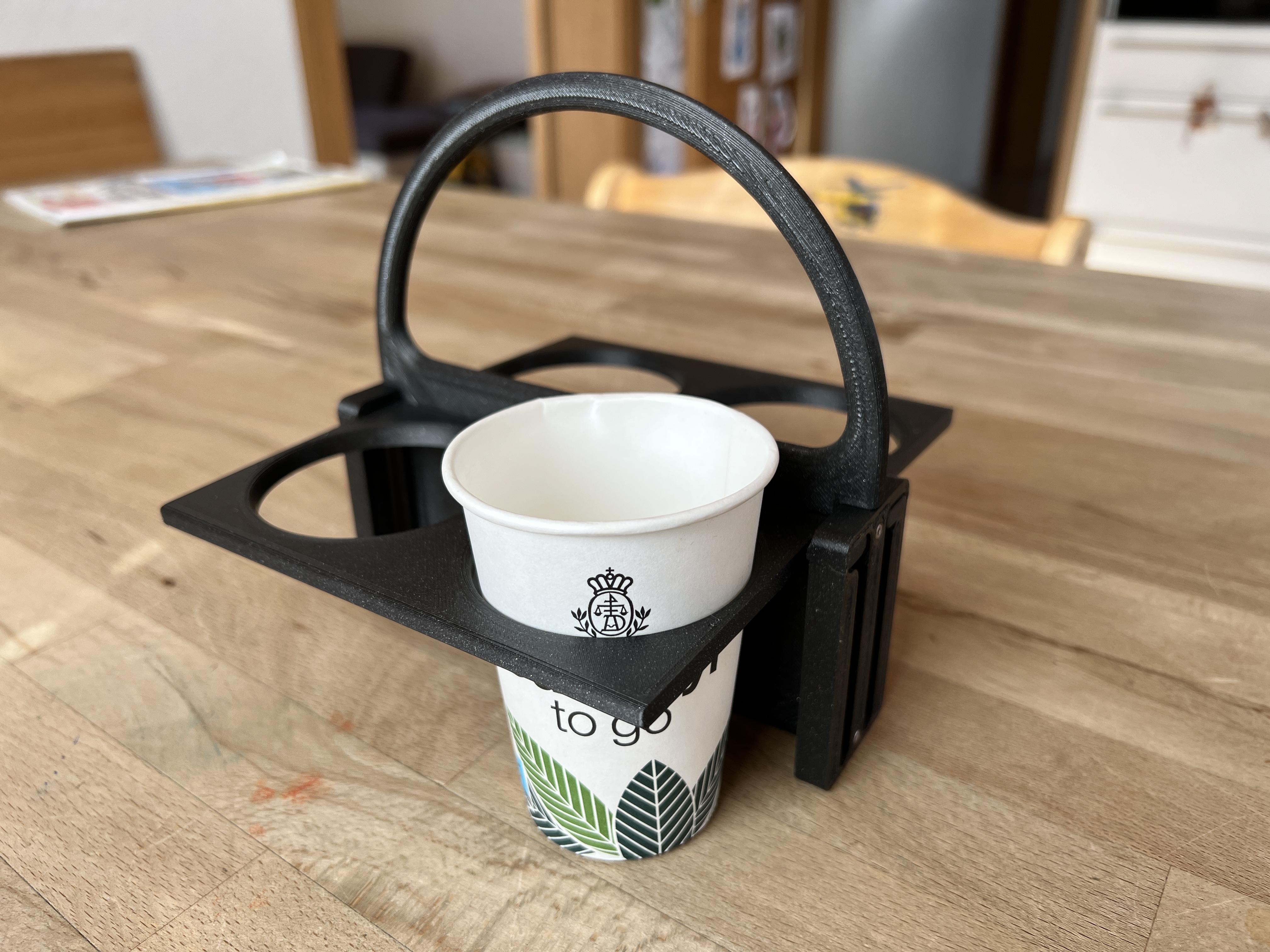 Foldable cup holder