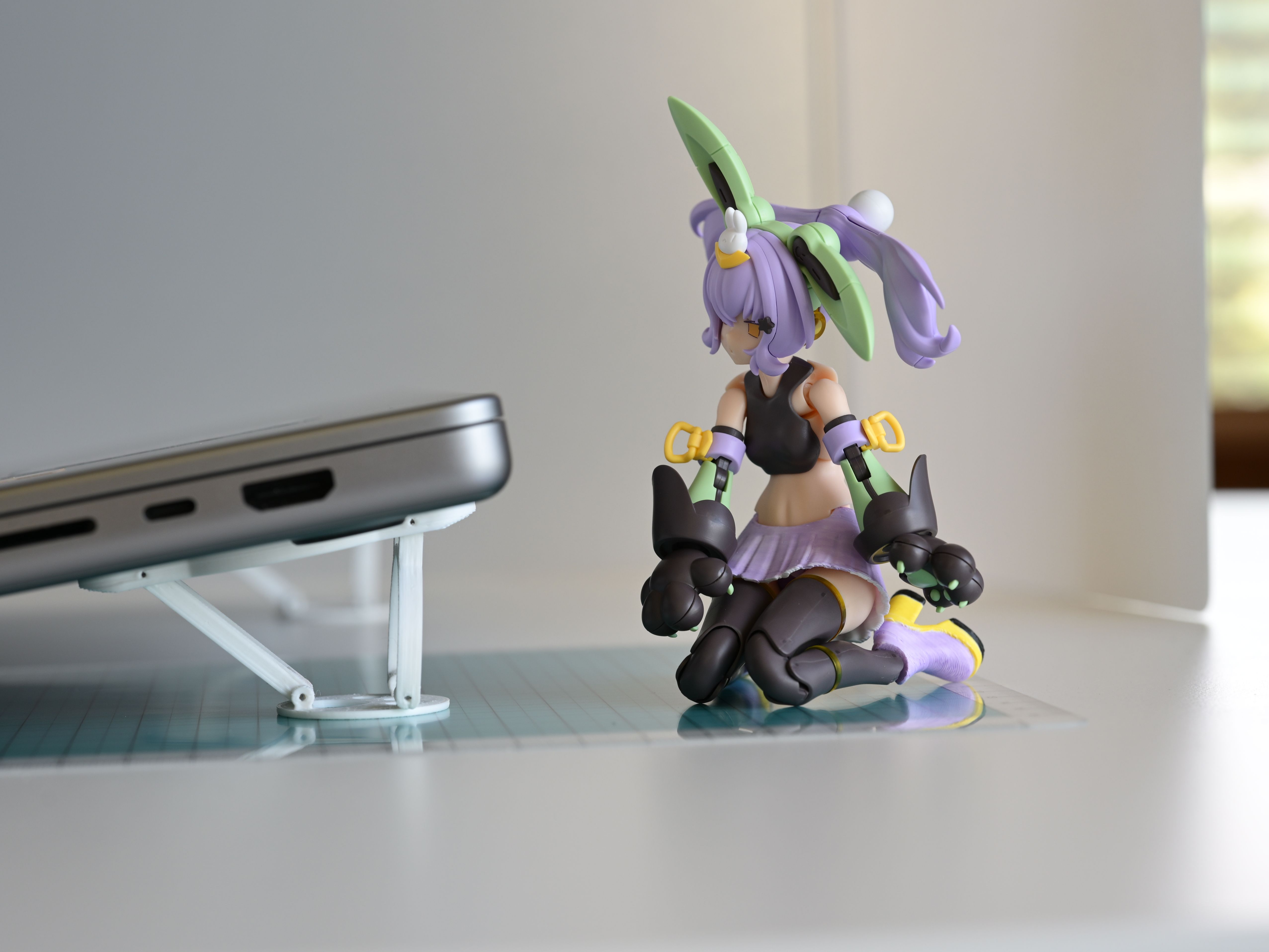 V4 Minimalistic Laptop folding feet - heavy duty landing gear - MEOW-riser cat paw