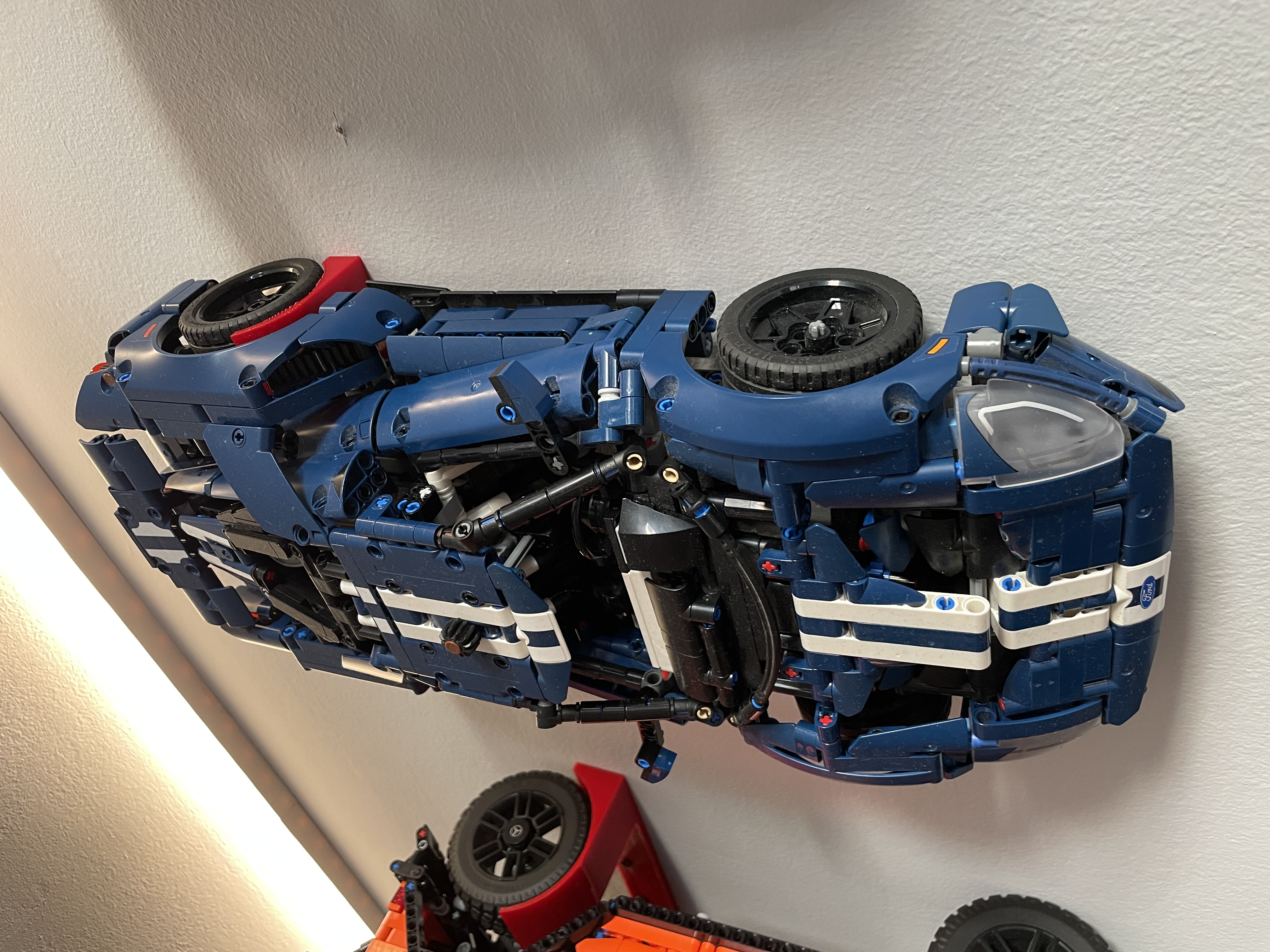 Wall mount for LEGO Ford GT 42154