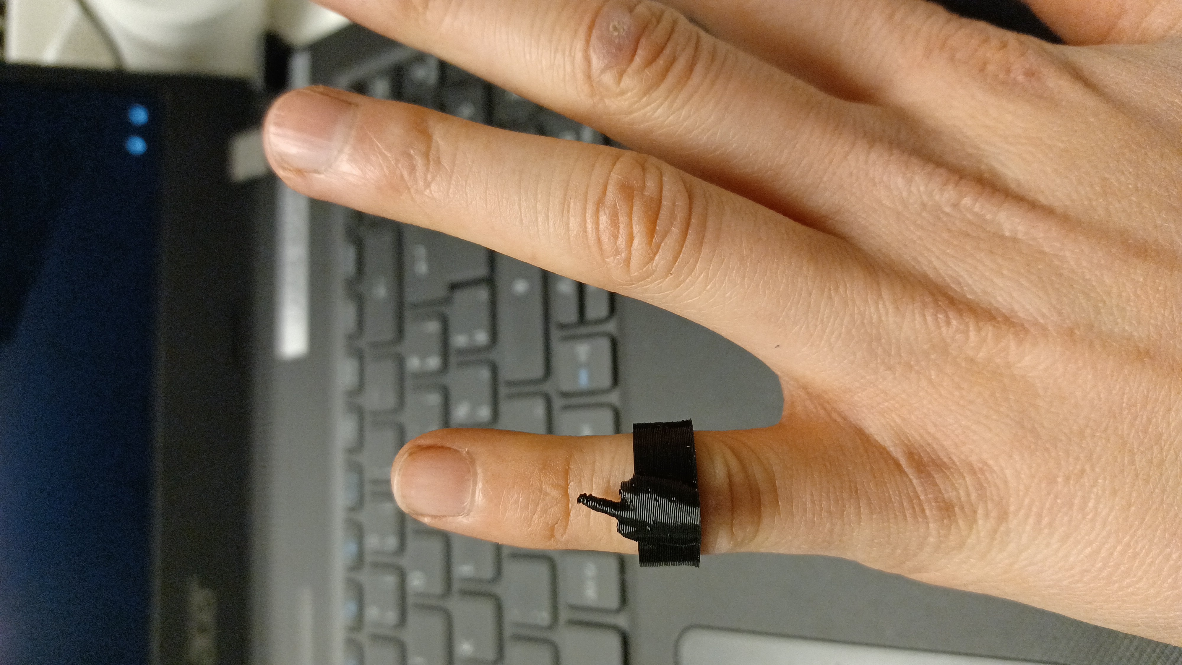 middle finger ring