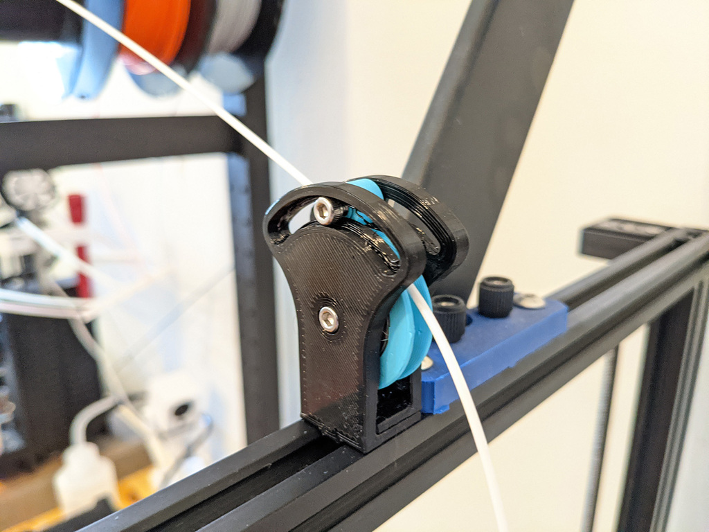 Filament Guide with Retaining Roller (for CR10)