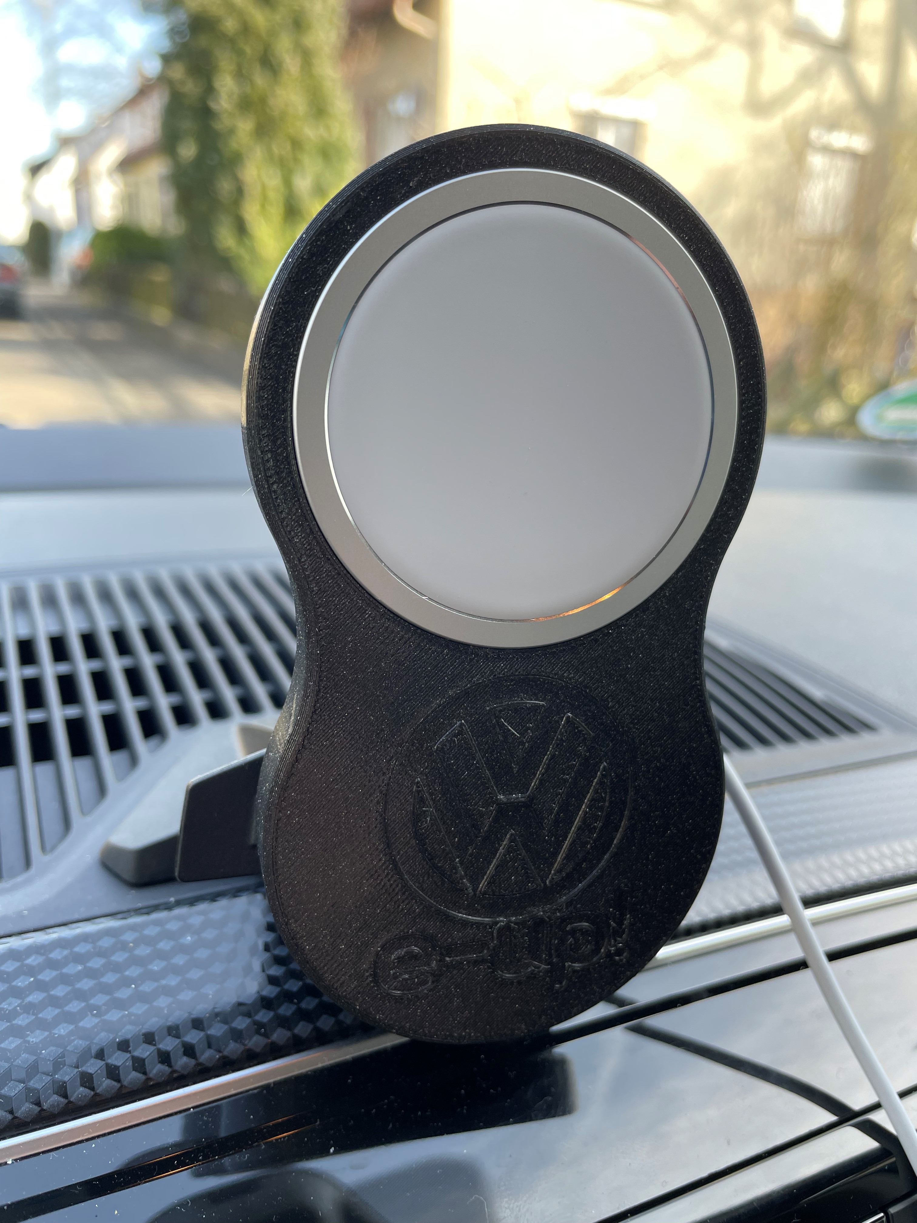VW e-Up Magsafe iPhone holder