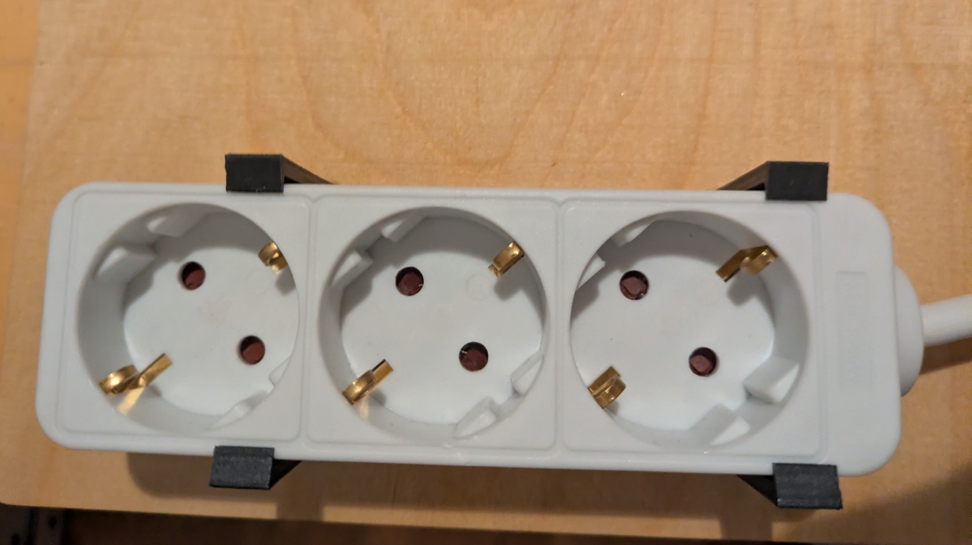 Power strip mount / Steckdosenleistenhalterung