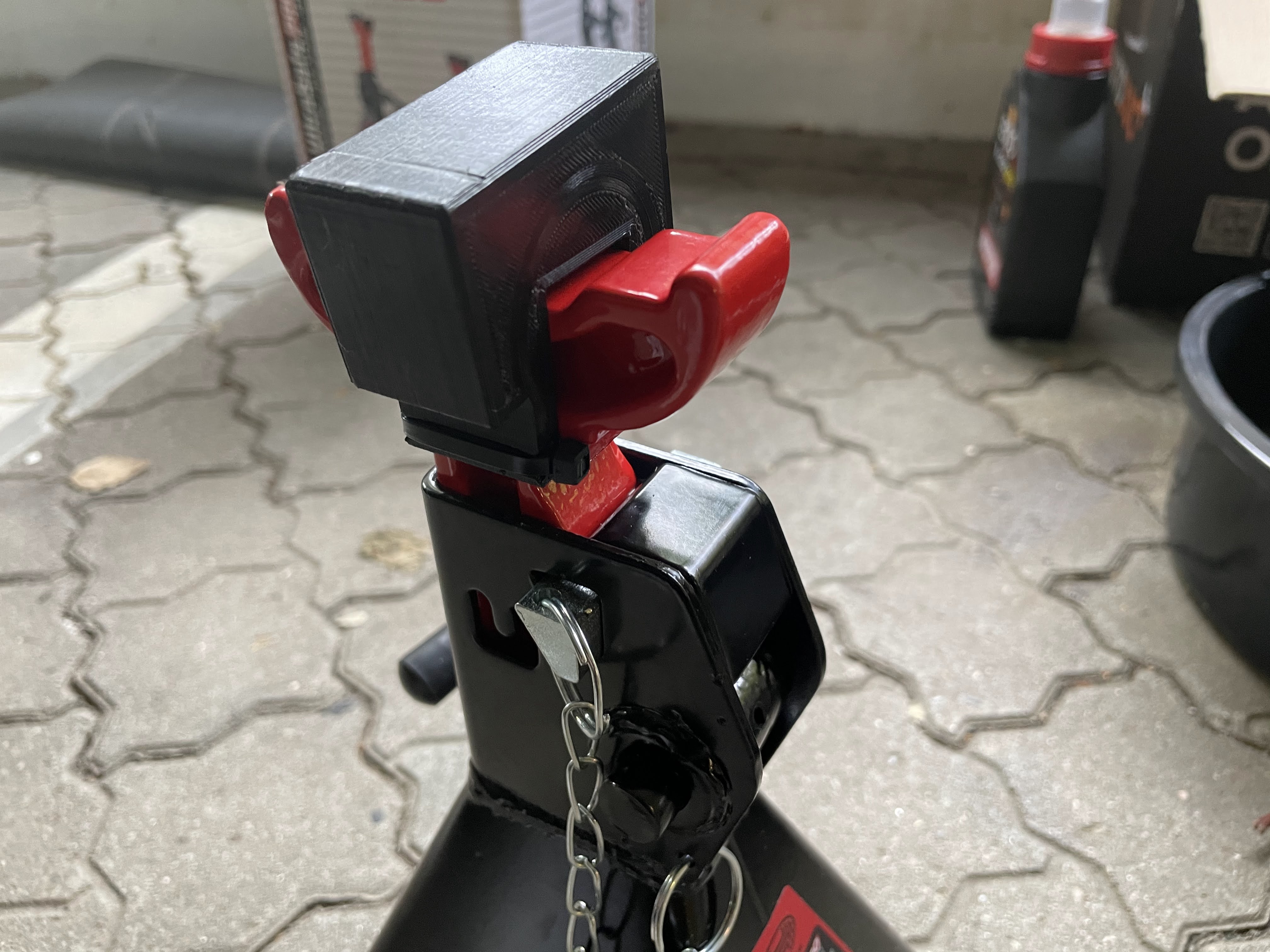 Swinghead jack stand adapter for BMW by Yosuke Download free STL