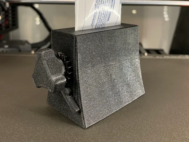 Toothpaste Squeezer with Automatic Locking Mechanism