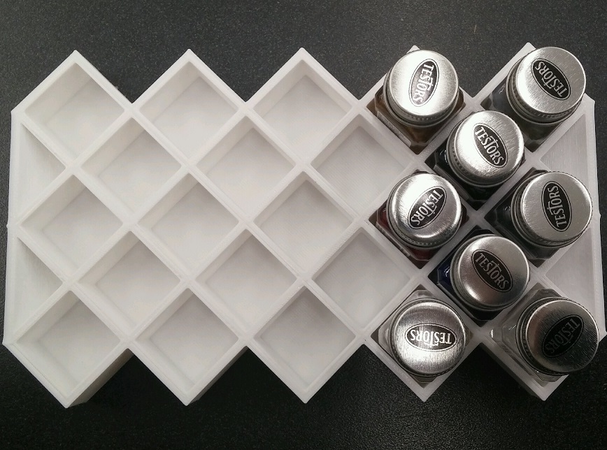 Miniatura 2 do modelo 3D Testors bottle holder