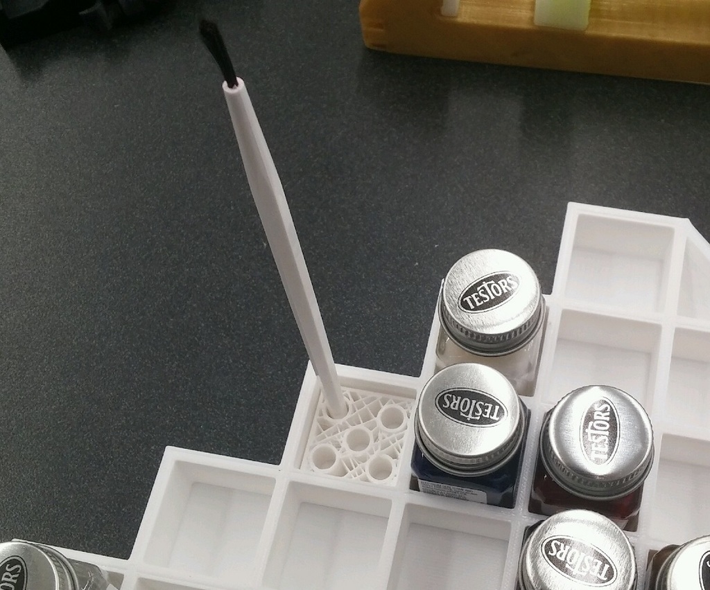 Miniatura 4 do modelo 3D Testors bottle holder