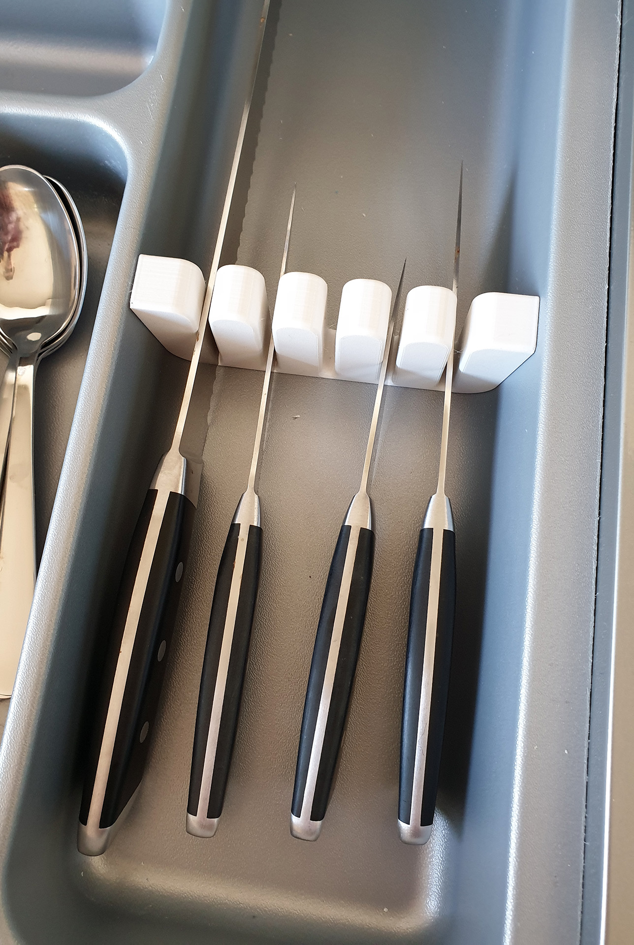 Knife organizer
