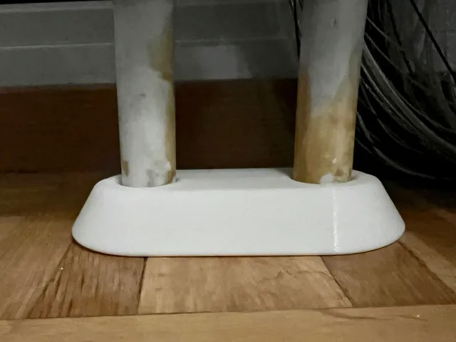 Cover for radiator pipes