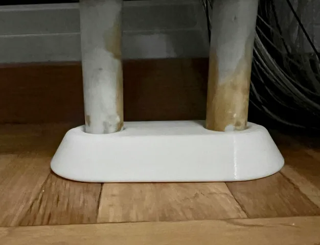 Cover for radiator pipes