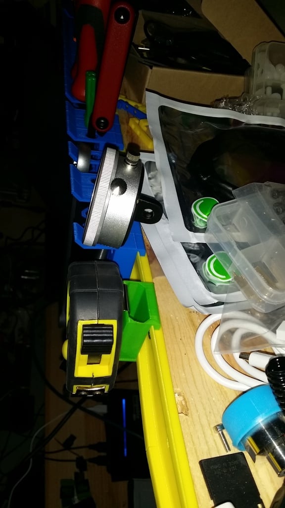 Measument tape holder for DIN rail
