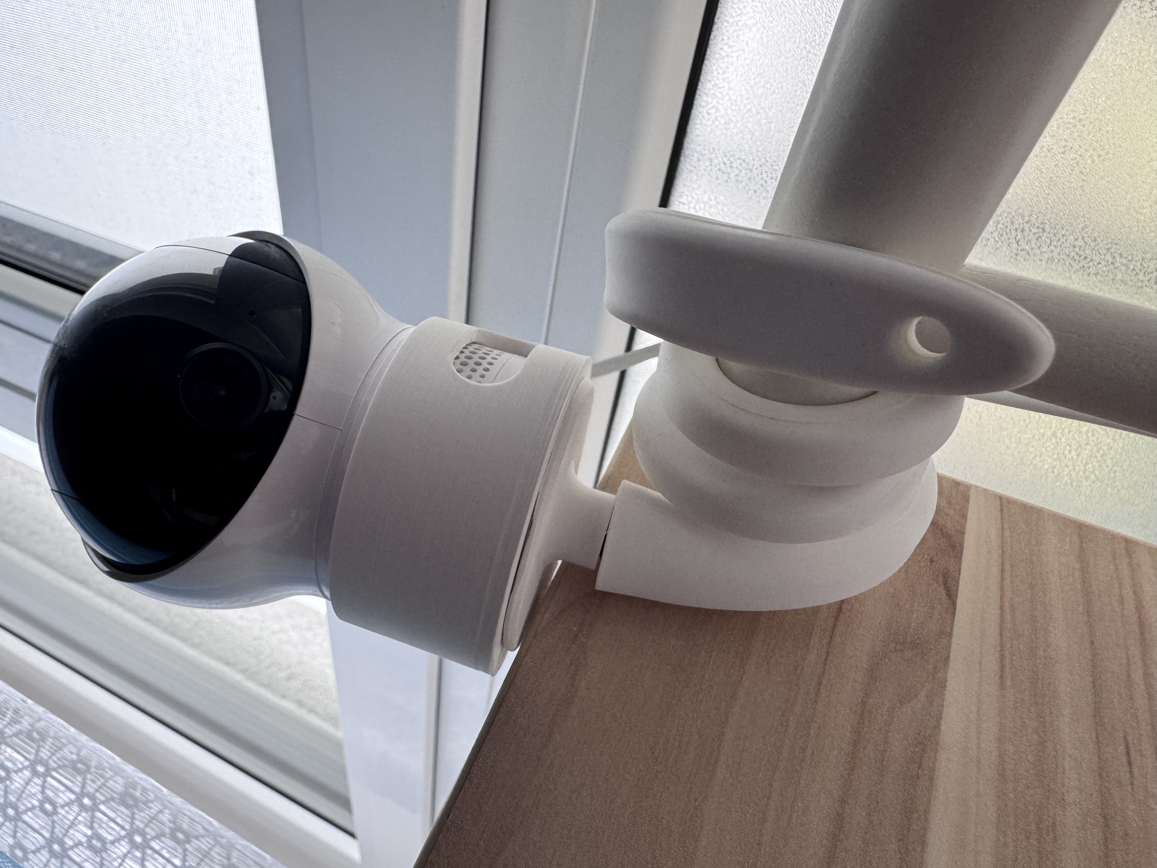 Base plate for eufy baby camera wrap around holder