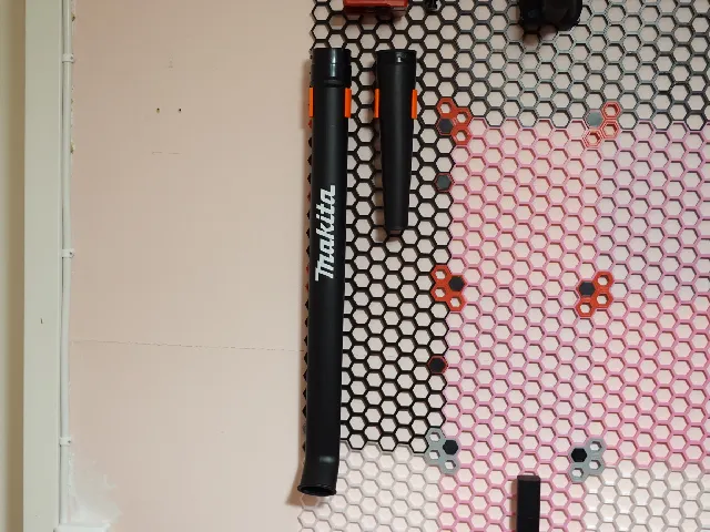Makita Leaf Blower Tube Holders for Honeycomb Storage Wall (HSW); including Fusion 360 and STEP Files