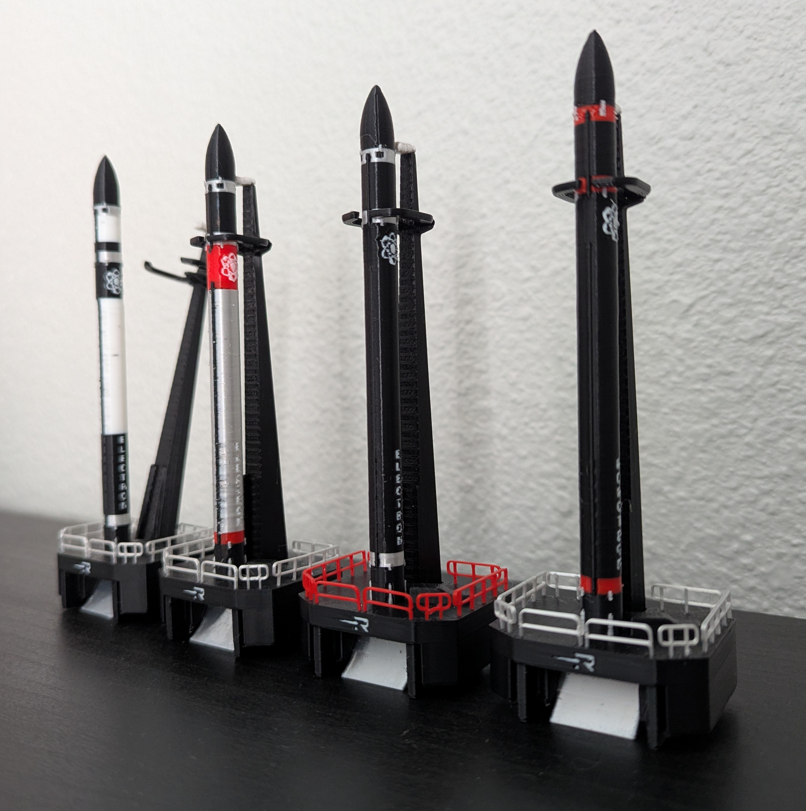 Miniatura 3 do modelo 3D Rocket Lab Electron with Launch Pad 1:144 Scale