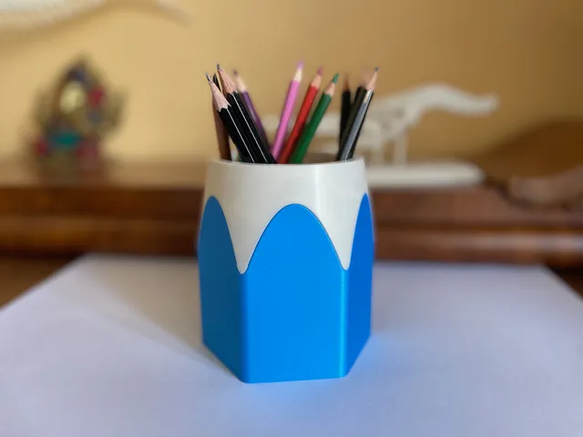 Pen holder „One pencil to rule them all”
