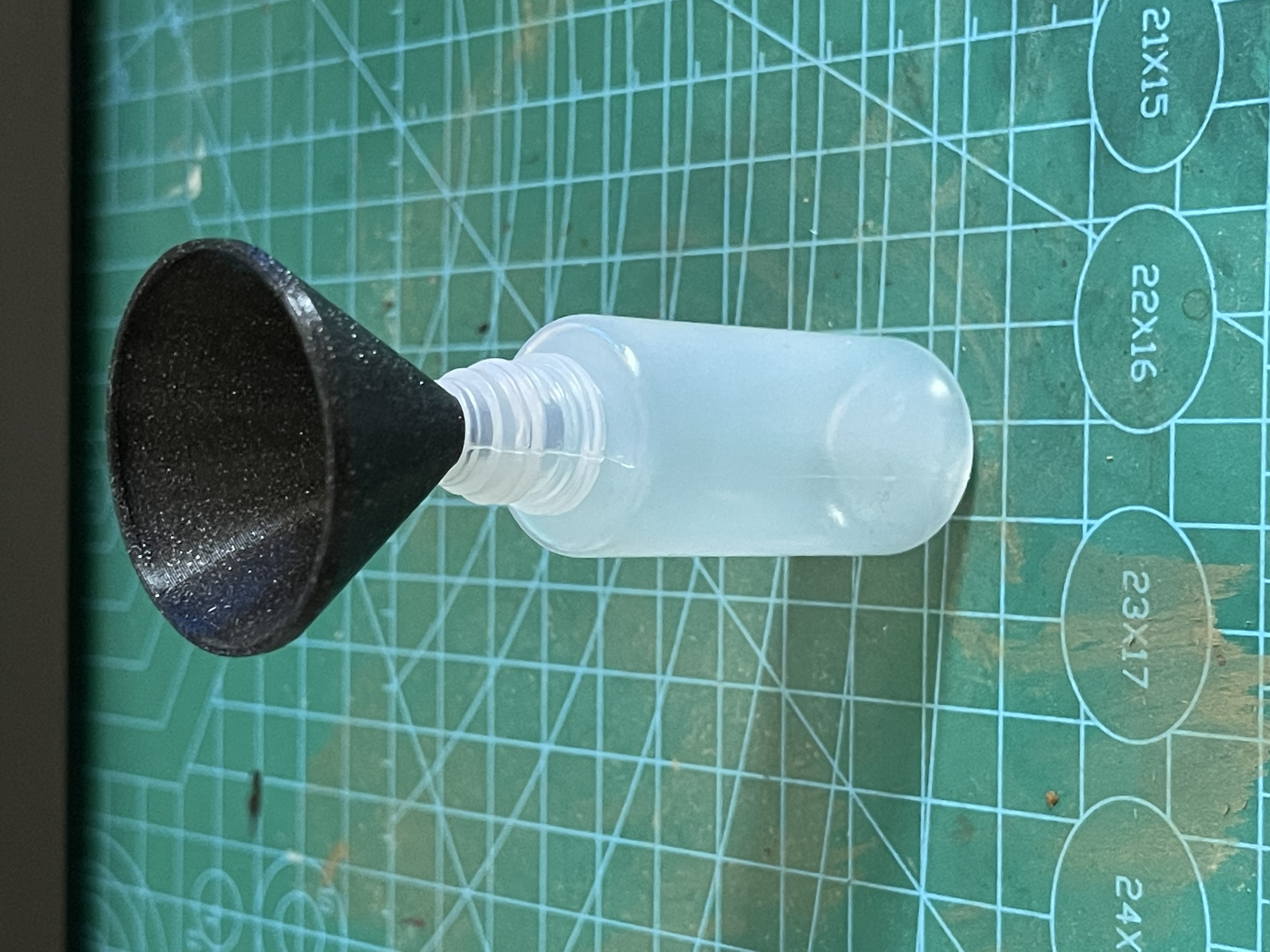 Funnel for vallejo bottles by Sadin Download free STL model