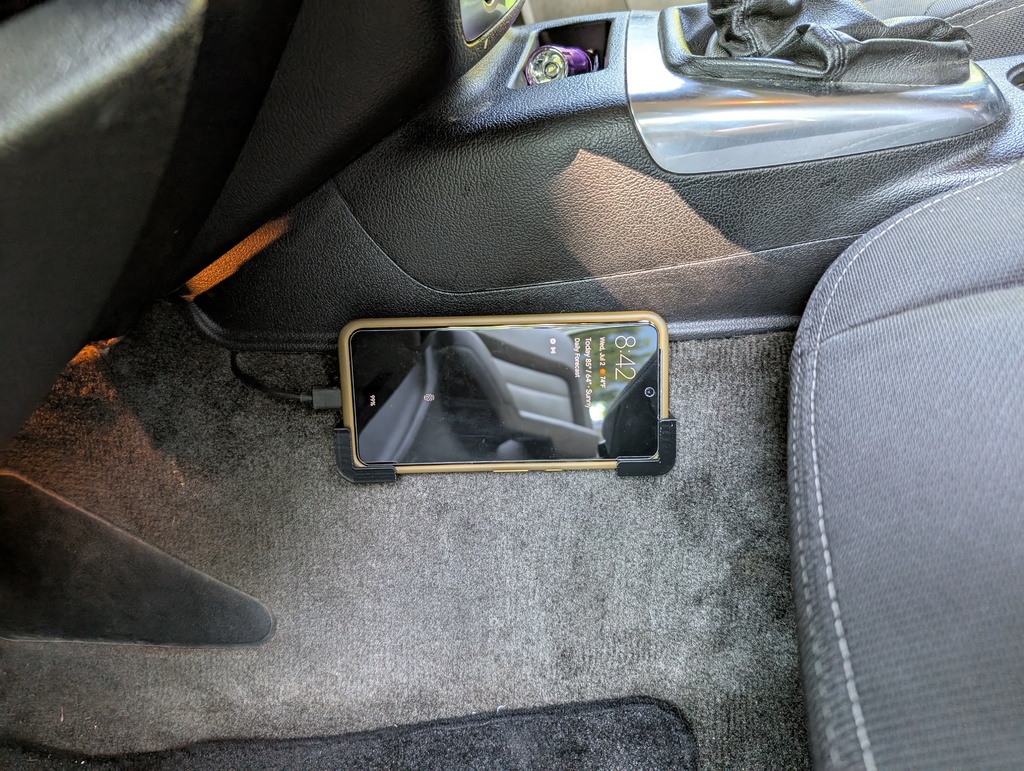 Hummer H3 - Pixel 8 Pro - Phone Holder