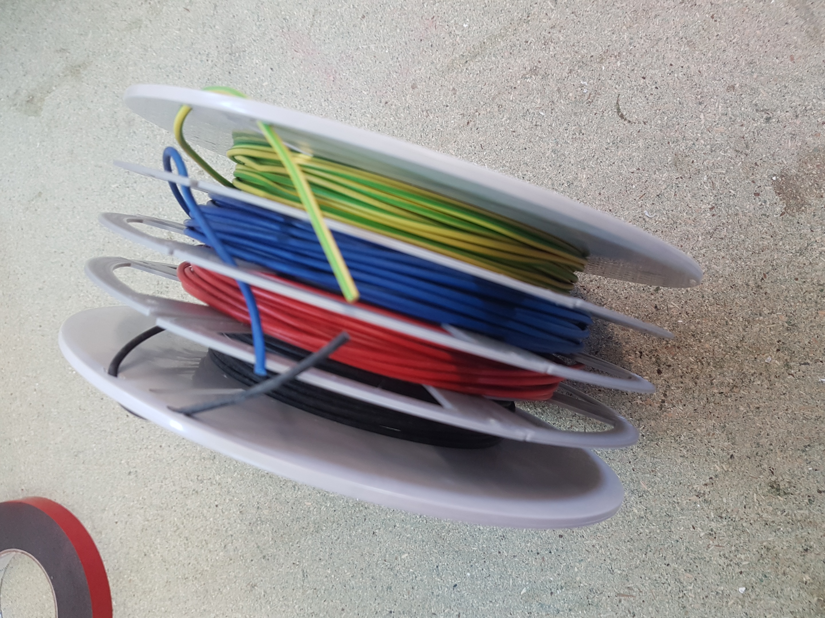 Miniatura 2 do modelo 3D Customizable filament spool divider