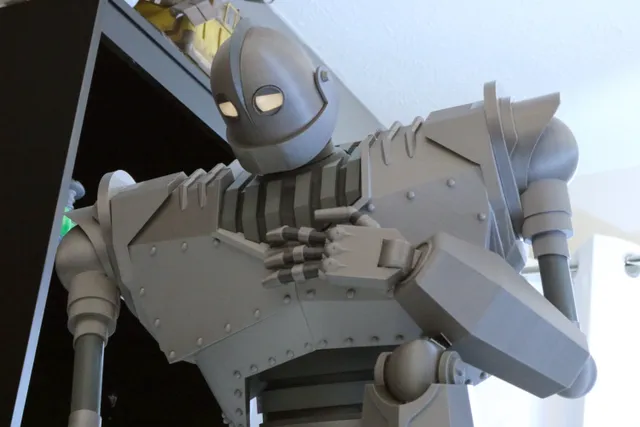 Massive Iron Giant and Hogarth