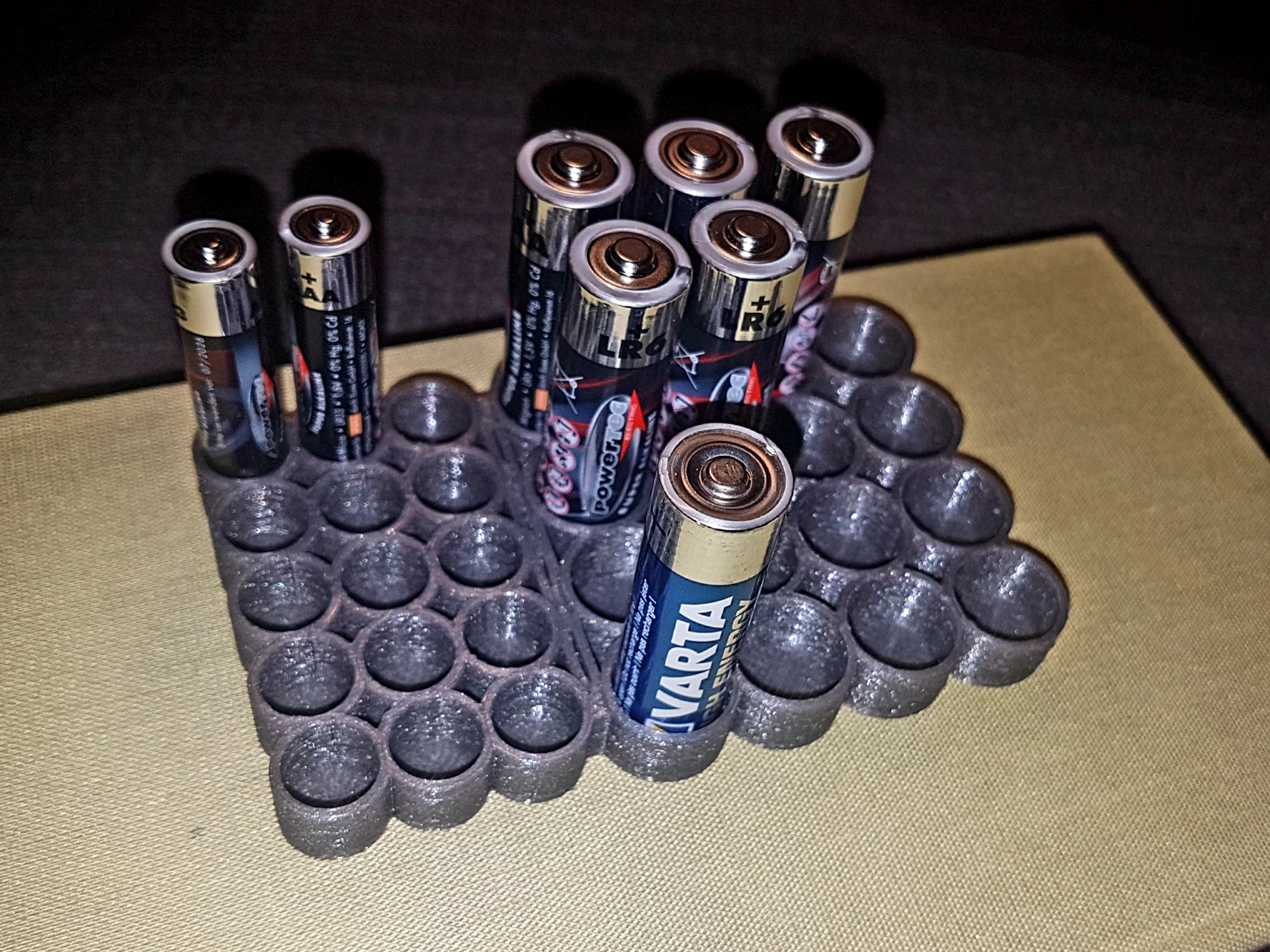 Battery tray for AA and AAA batteries (BigCliveDotCOM)