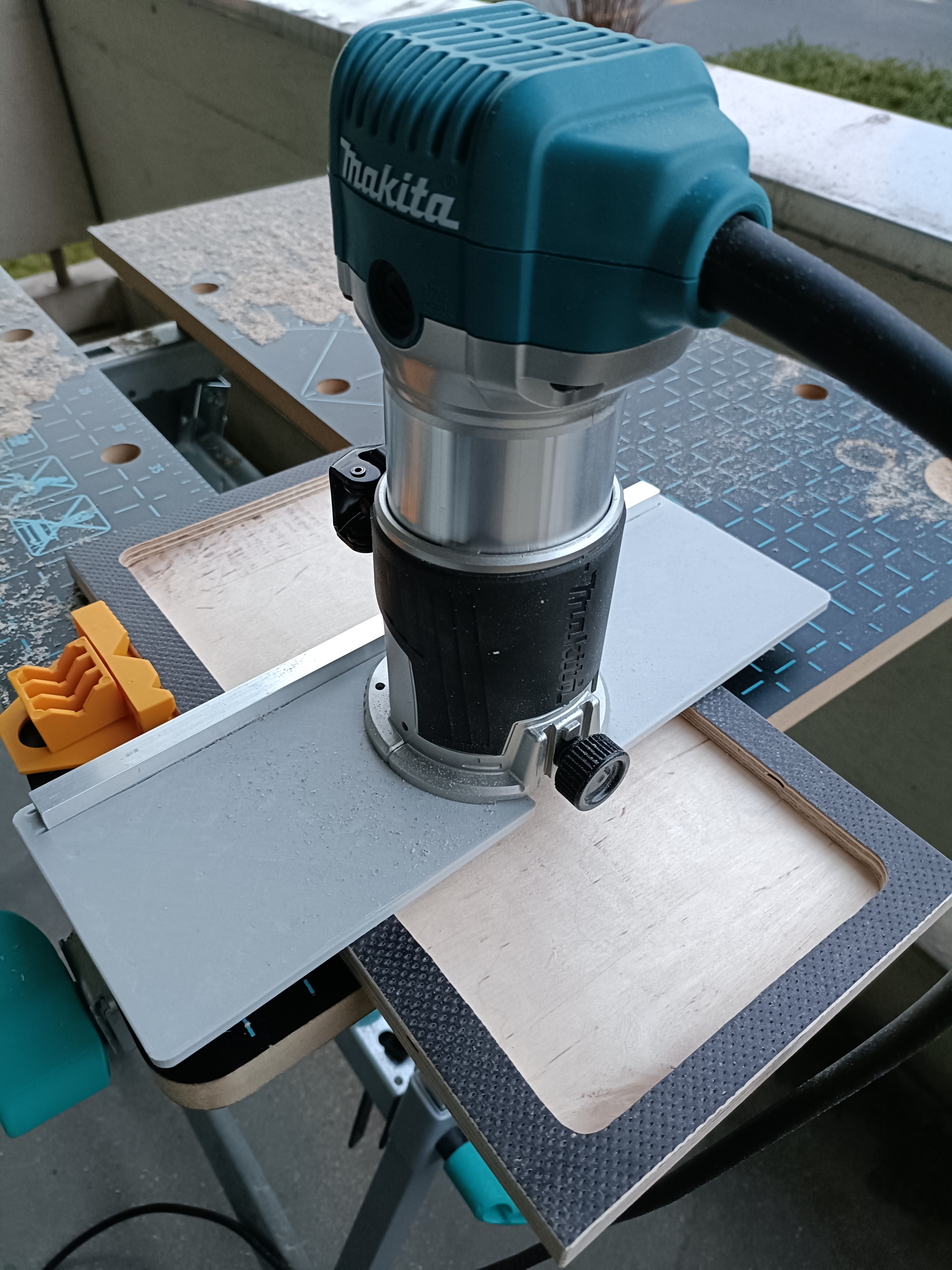 Makita router RT0700C extensionplate - big and bigger