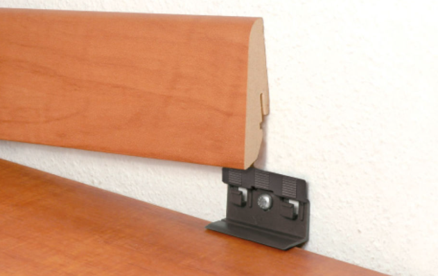Sockelleistenhalter