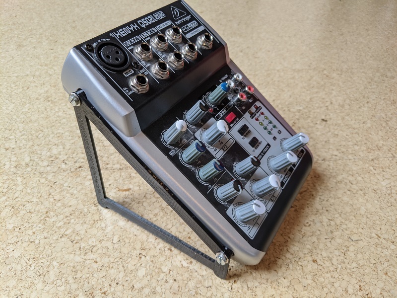 Behringer 502 Mixer Stand