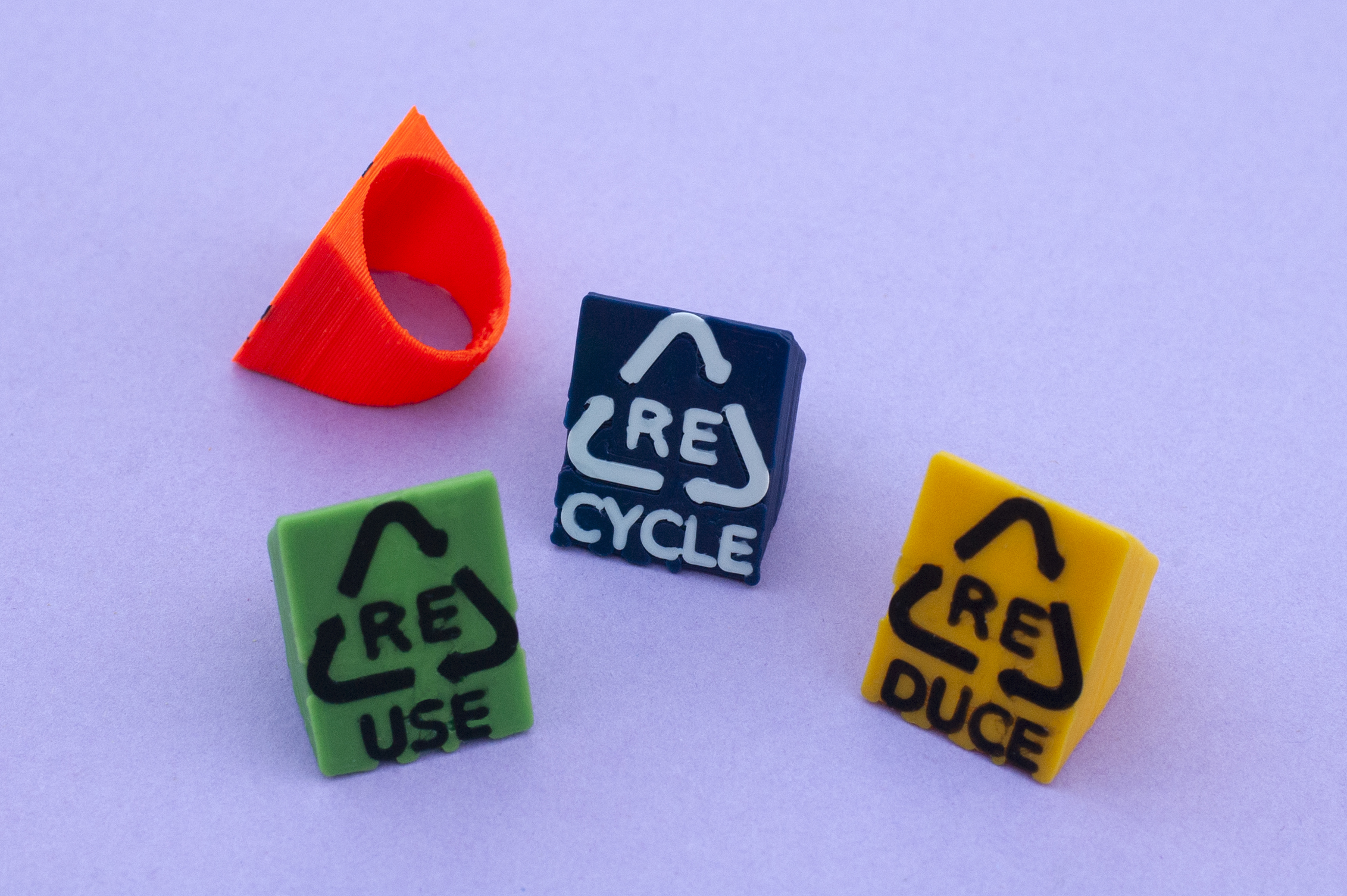 Customizable recycling symbol rings: Signet, embossing and engraving