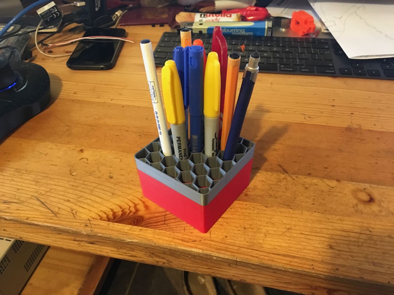 Honeycomb pen holder