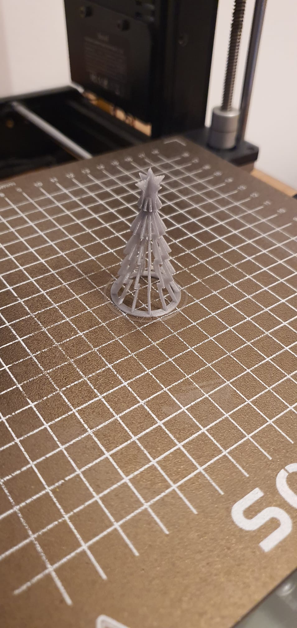 Geometric Christmas tree (lines)