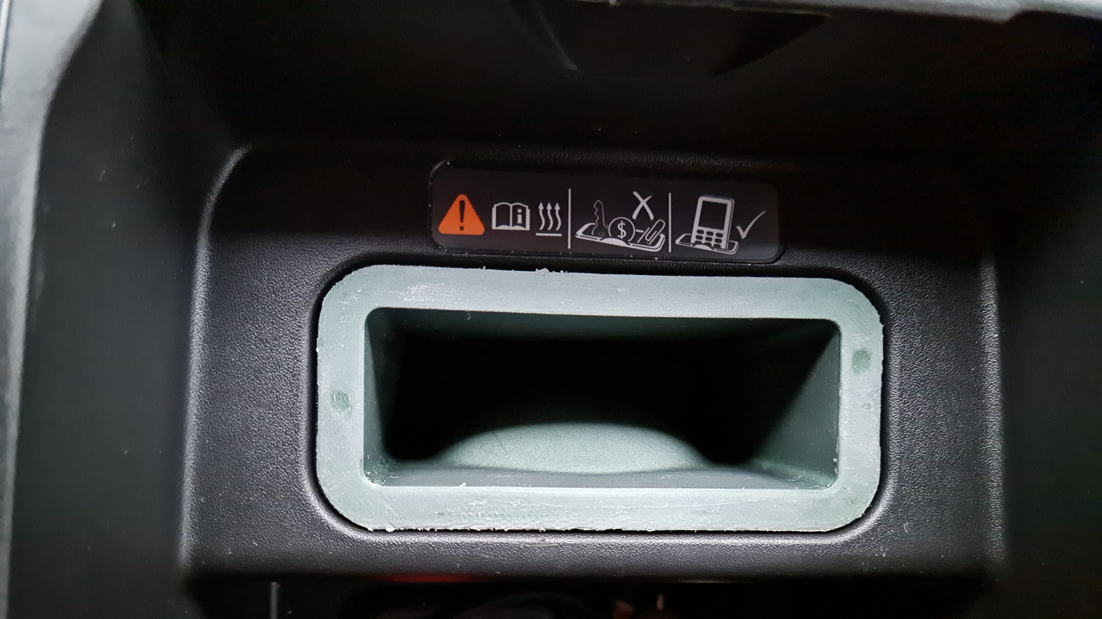 Opel Insignia wireless charger insert