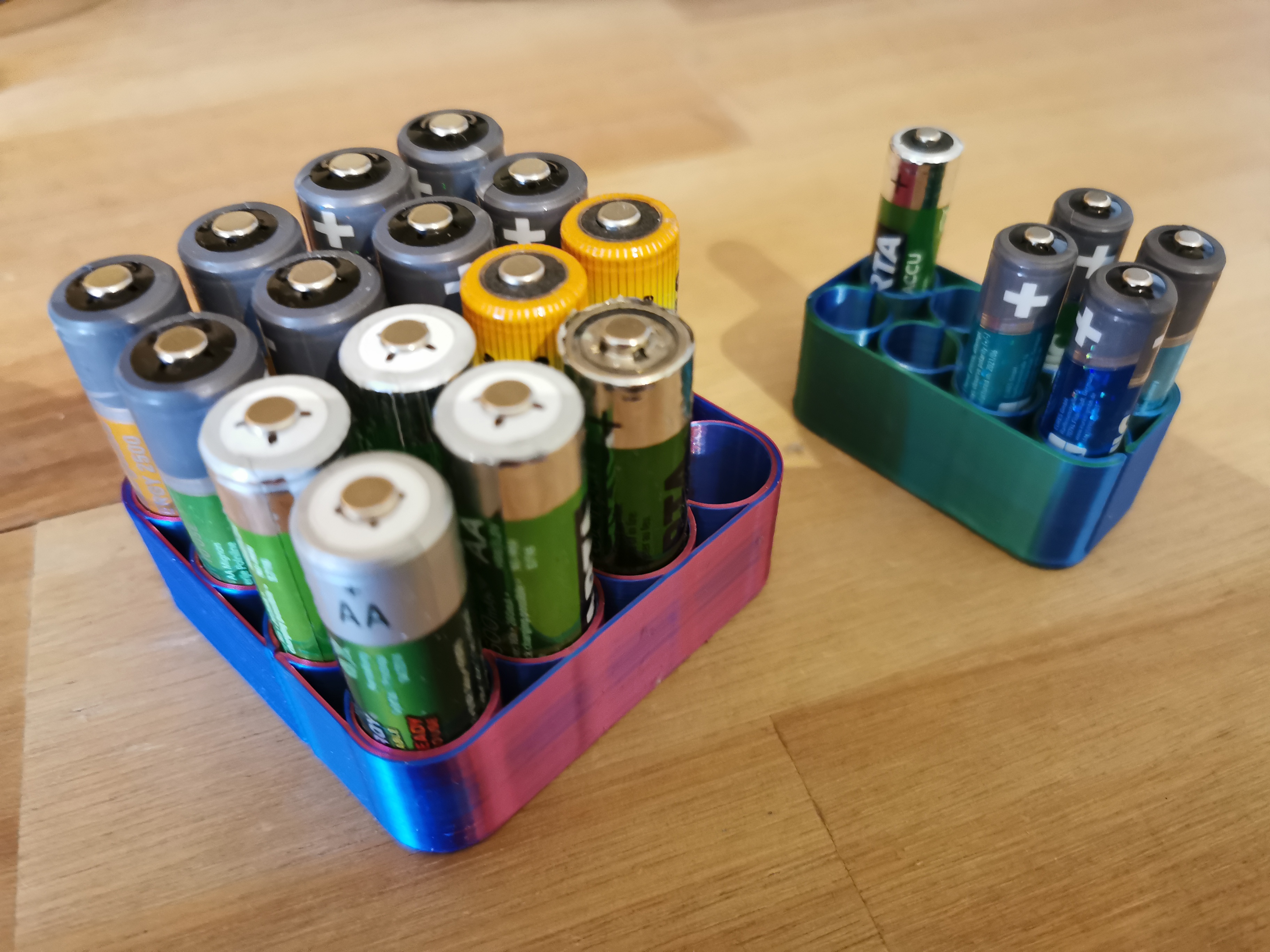 Vase mode AA/AAA battery stand