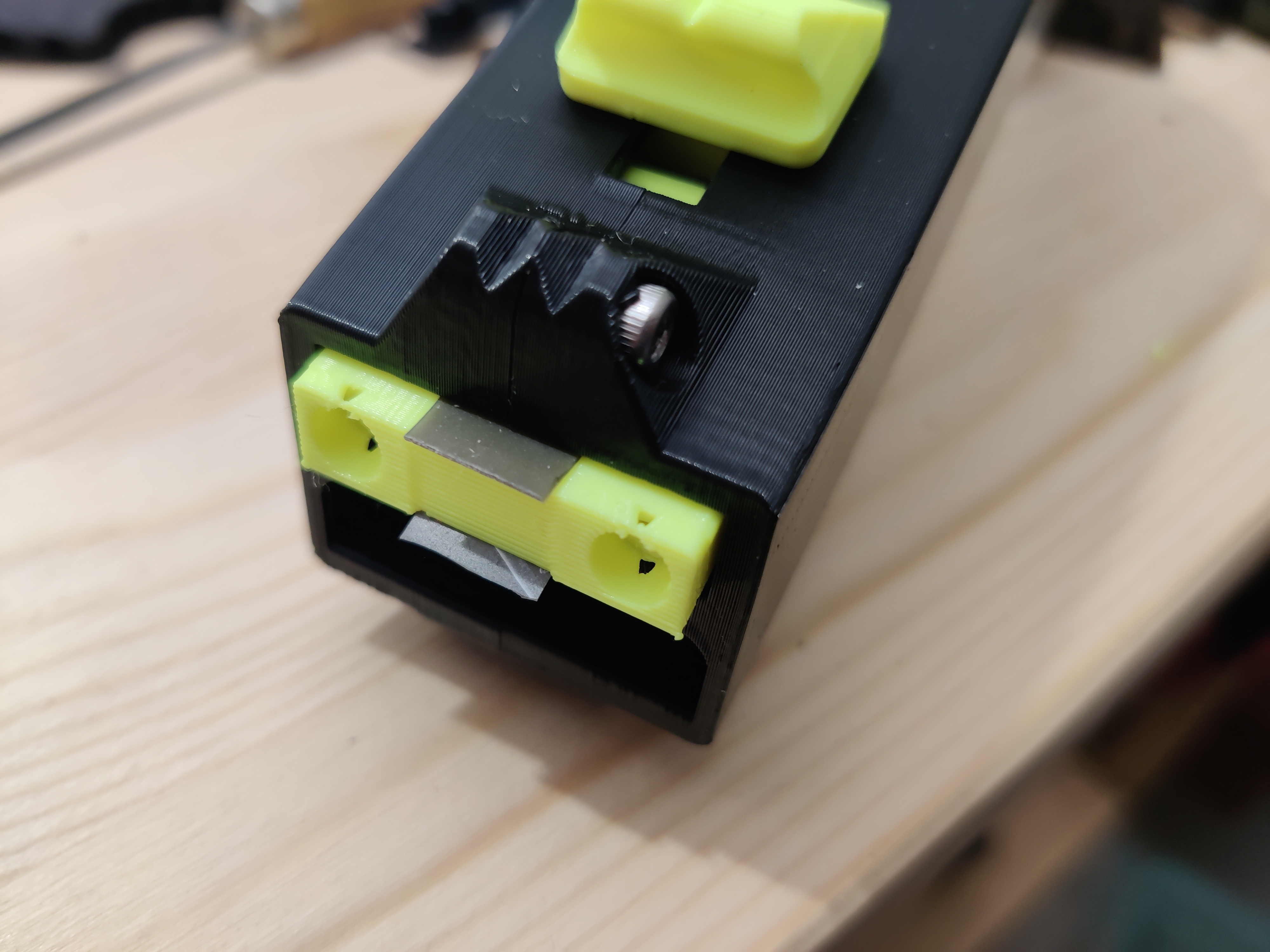 Overengineered Bottle Opener and Cap Thrower (OBOCT) — miniatura 34