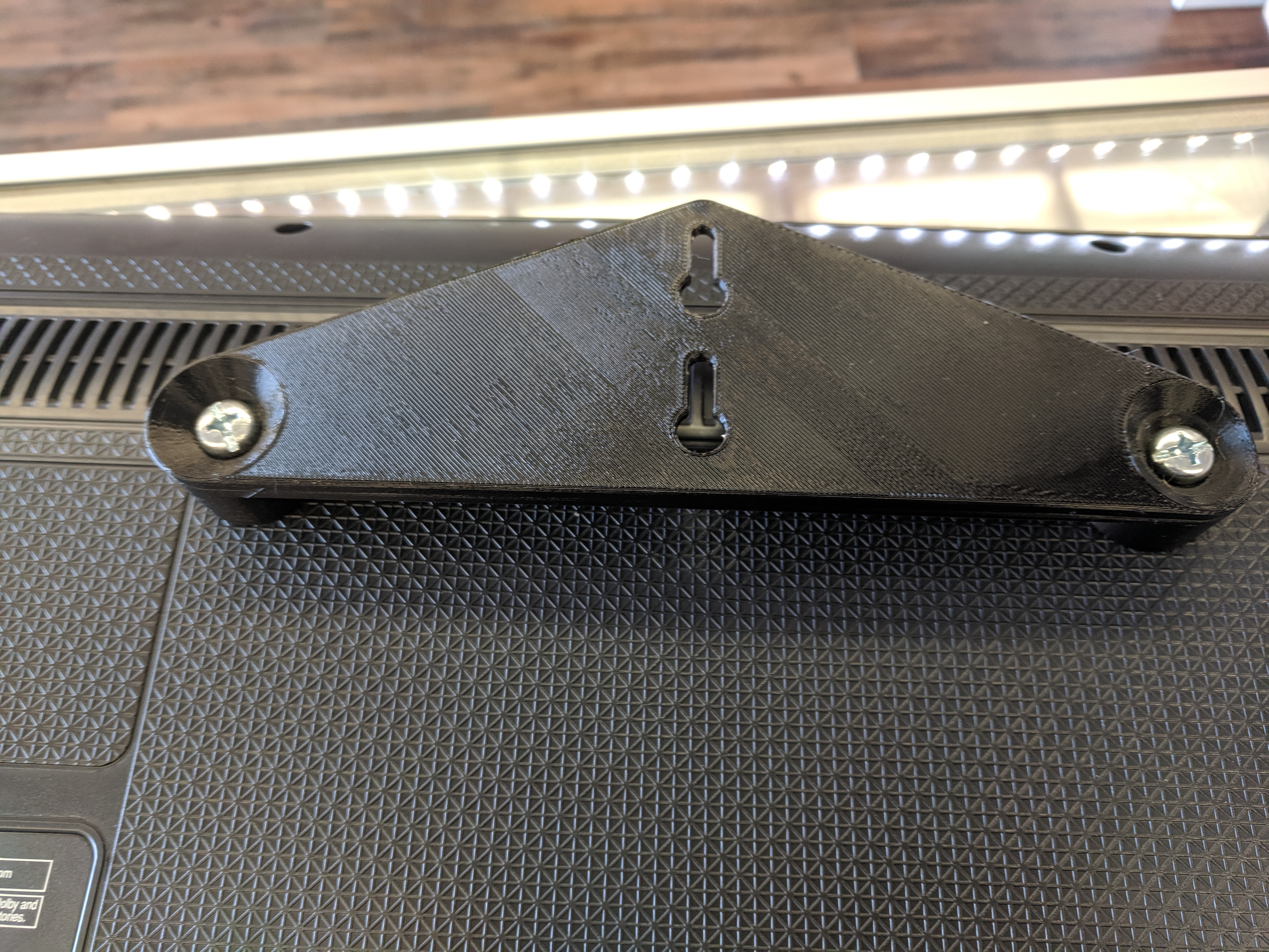 Flat wall VESA mount 200mm M8
