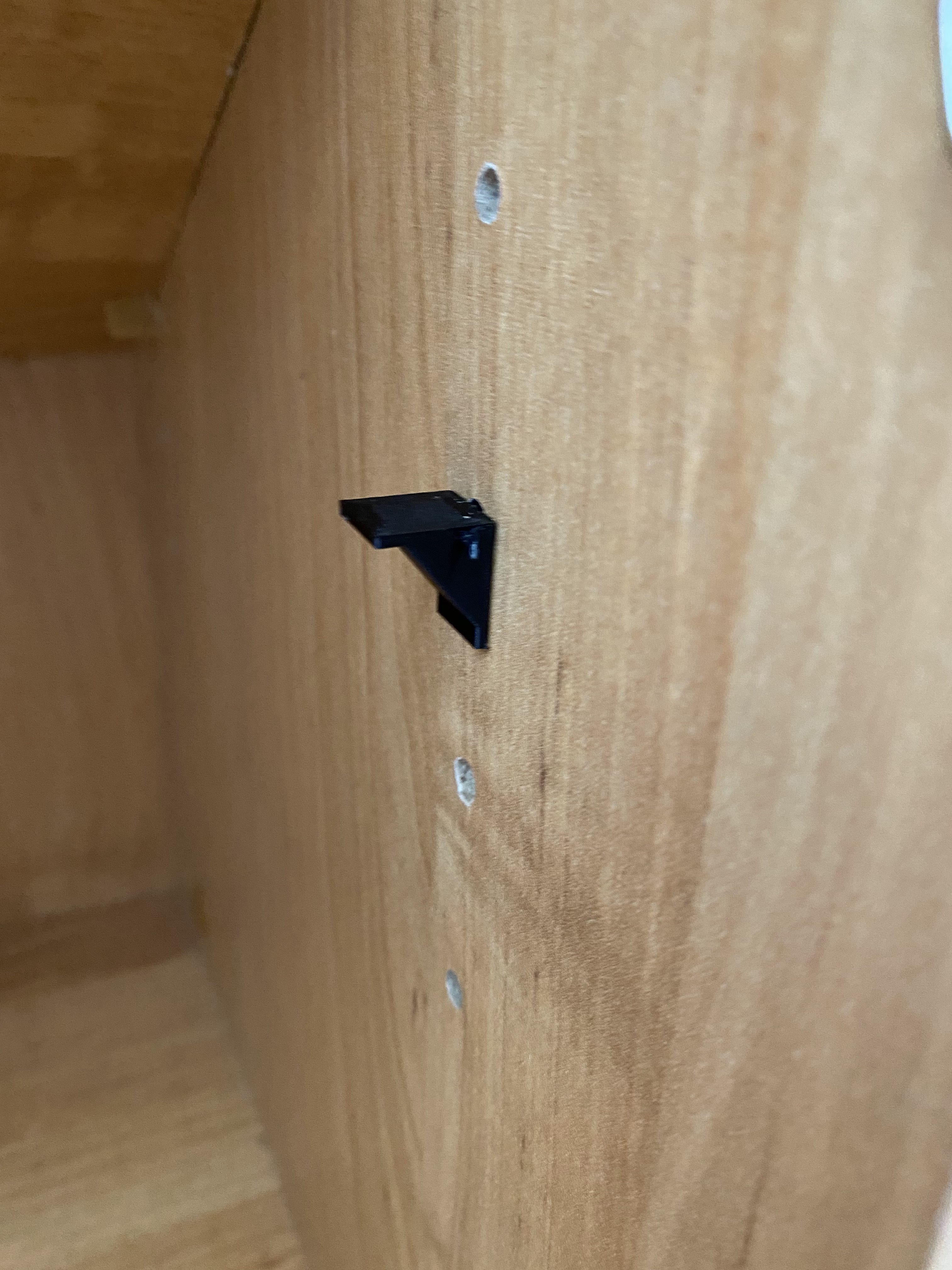 Angled Shelf Support / Wineklbodenträger