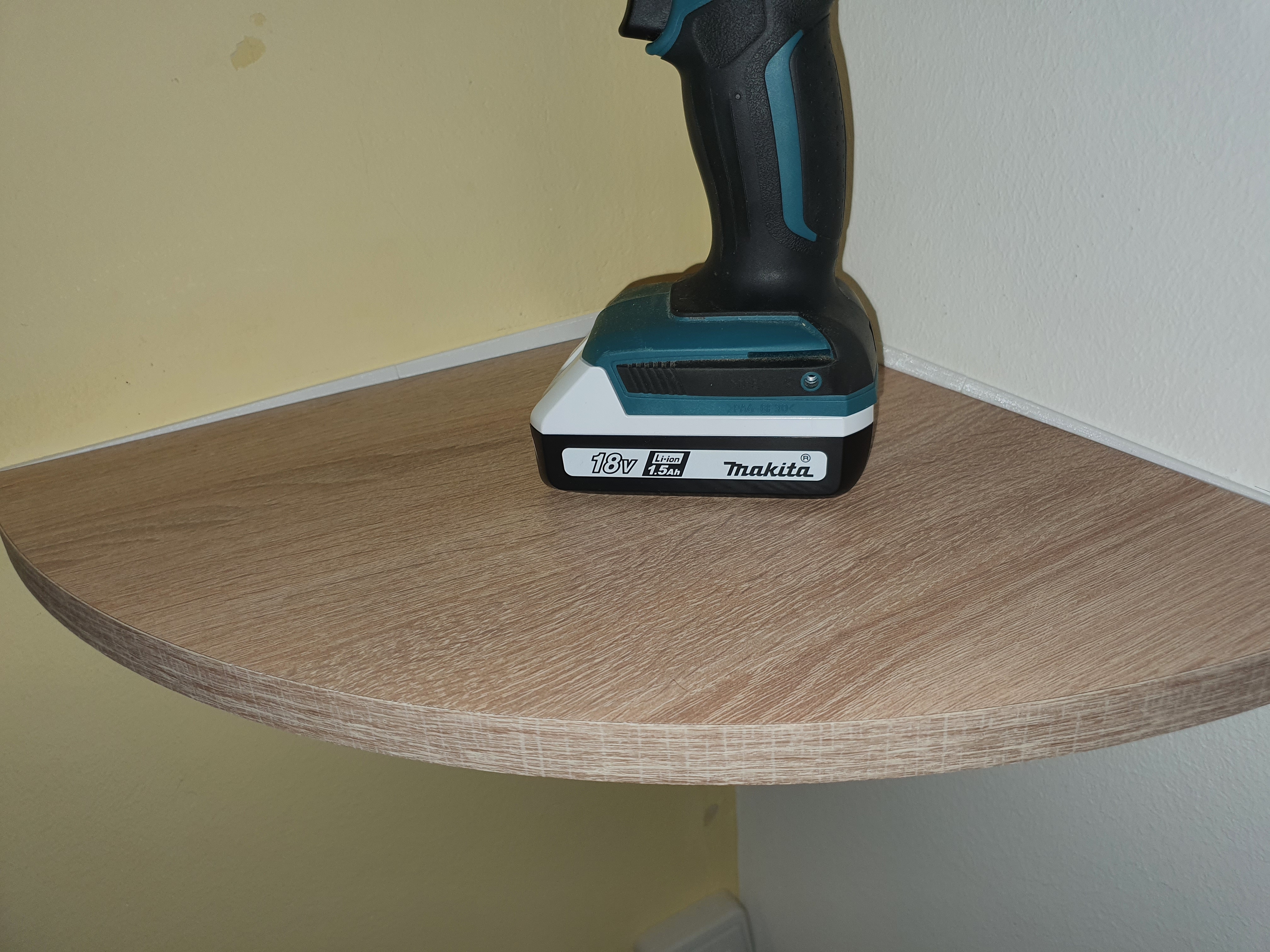 Corner shelf supports, very low profile
