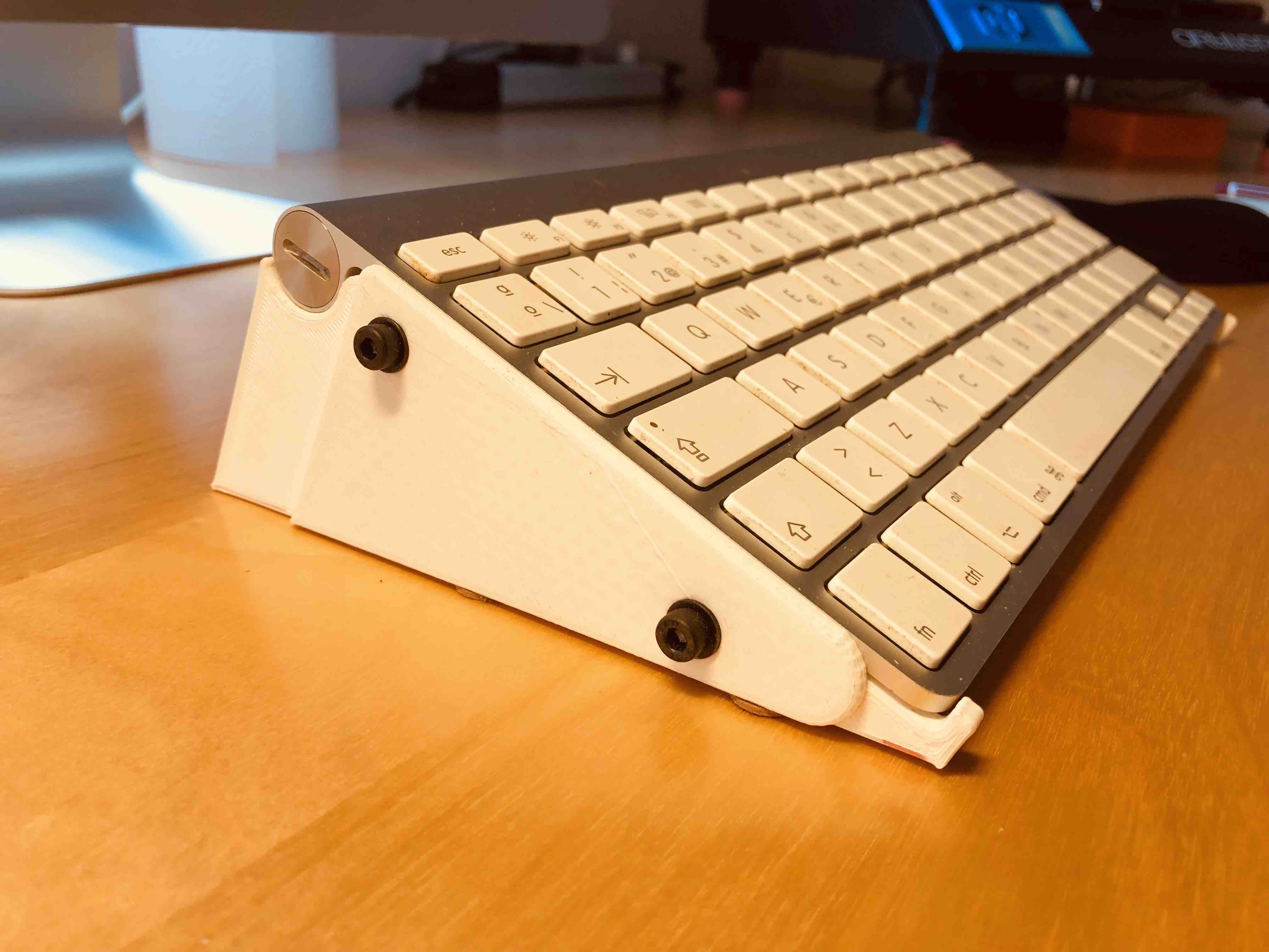 Soporte inclinado Imac