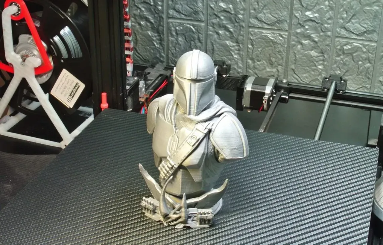 3D Printable Mandalorian Bust - Star Wars 3D Models - Support Free and No  infill Remix by iczfirz