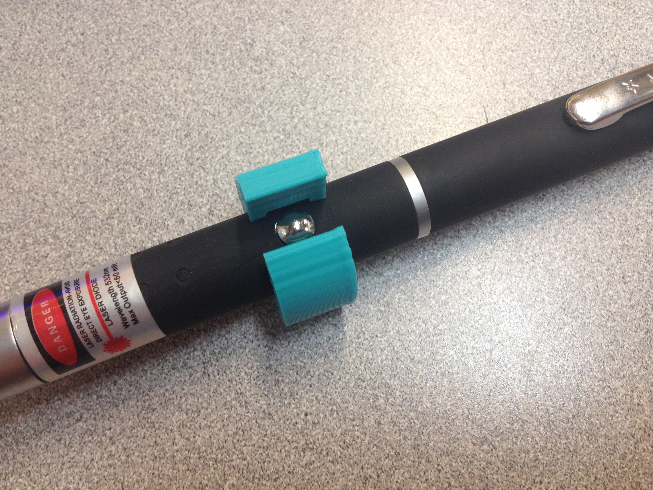 Miniatura 2 do modelo 3D Laser Pointer Switch